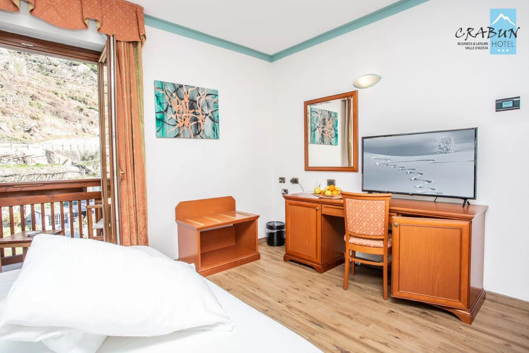 Balcony/Terrace, Bed in Crabun Hotel