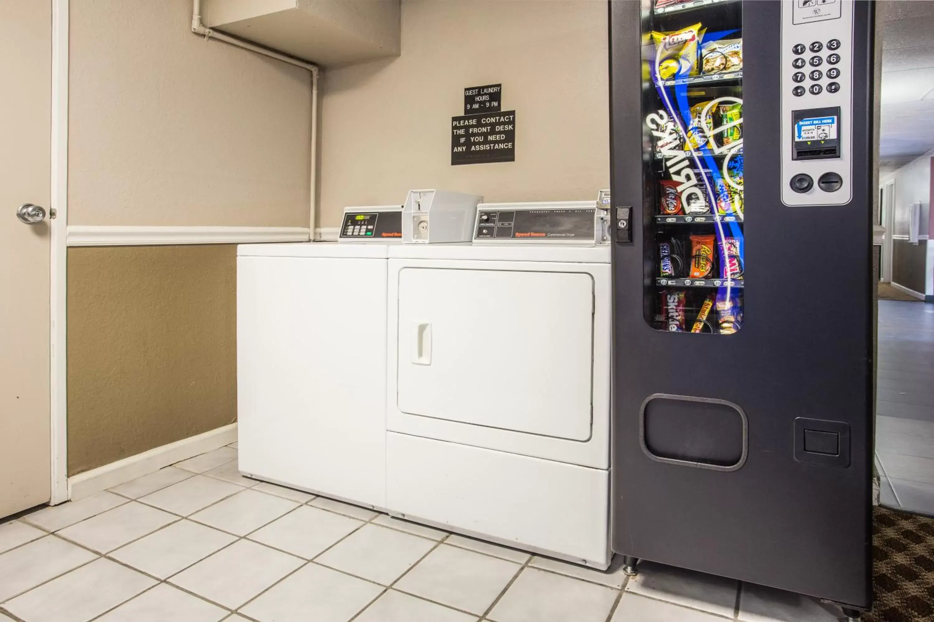 vending machine, Kitchen/Kitchenette in Super 8 by Wyndham Vacaville