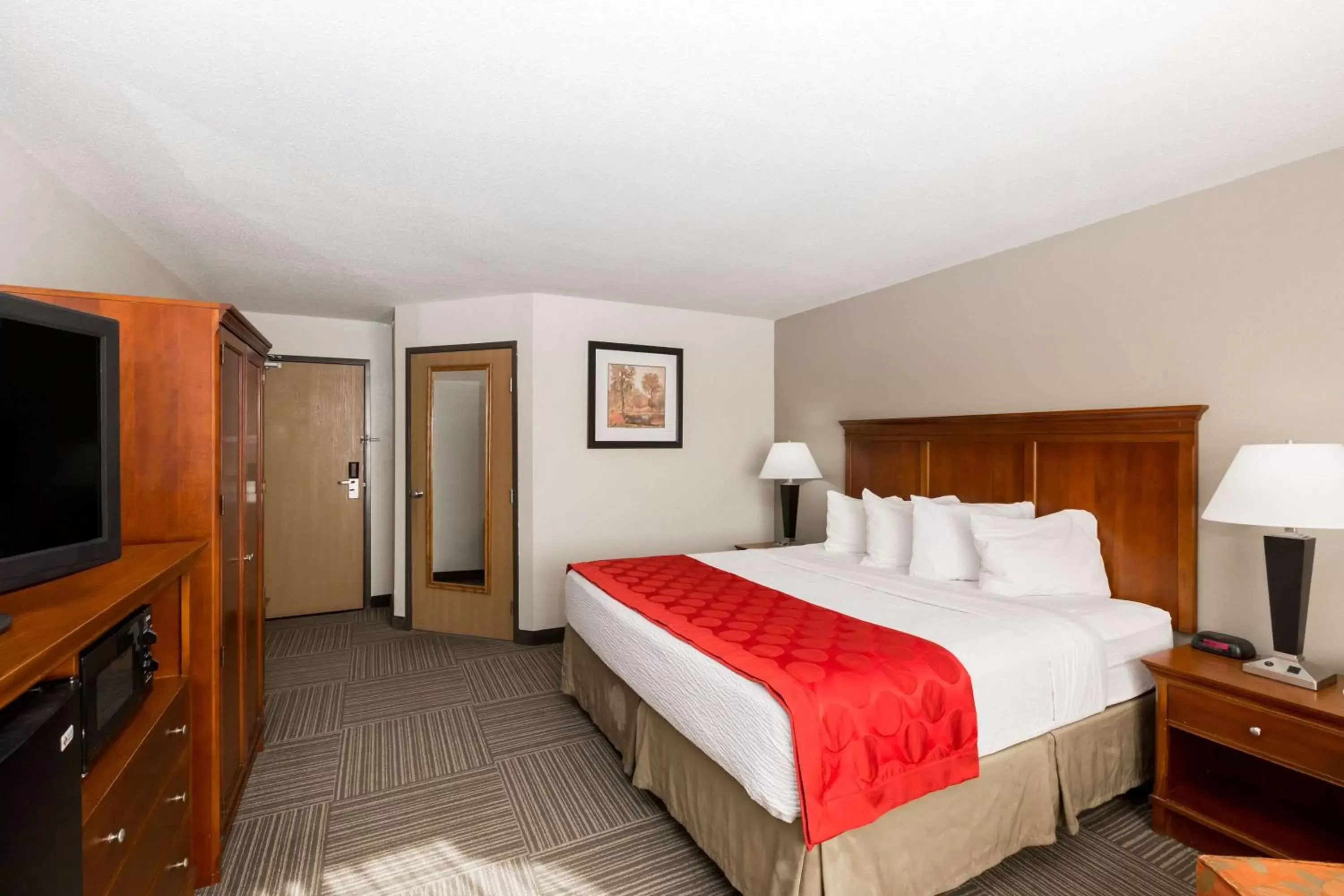 Photo of the whole room, Bed in Ramada by Wyndham Platte City KCI Airport
