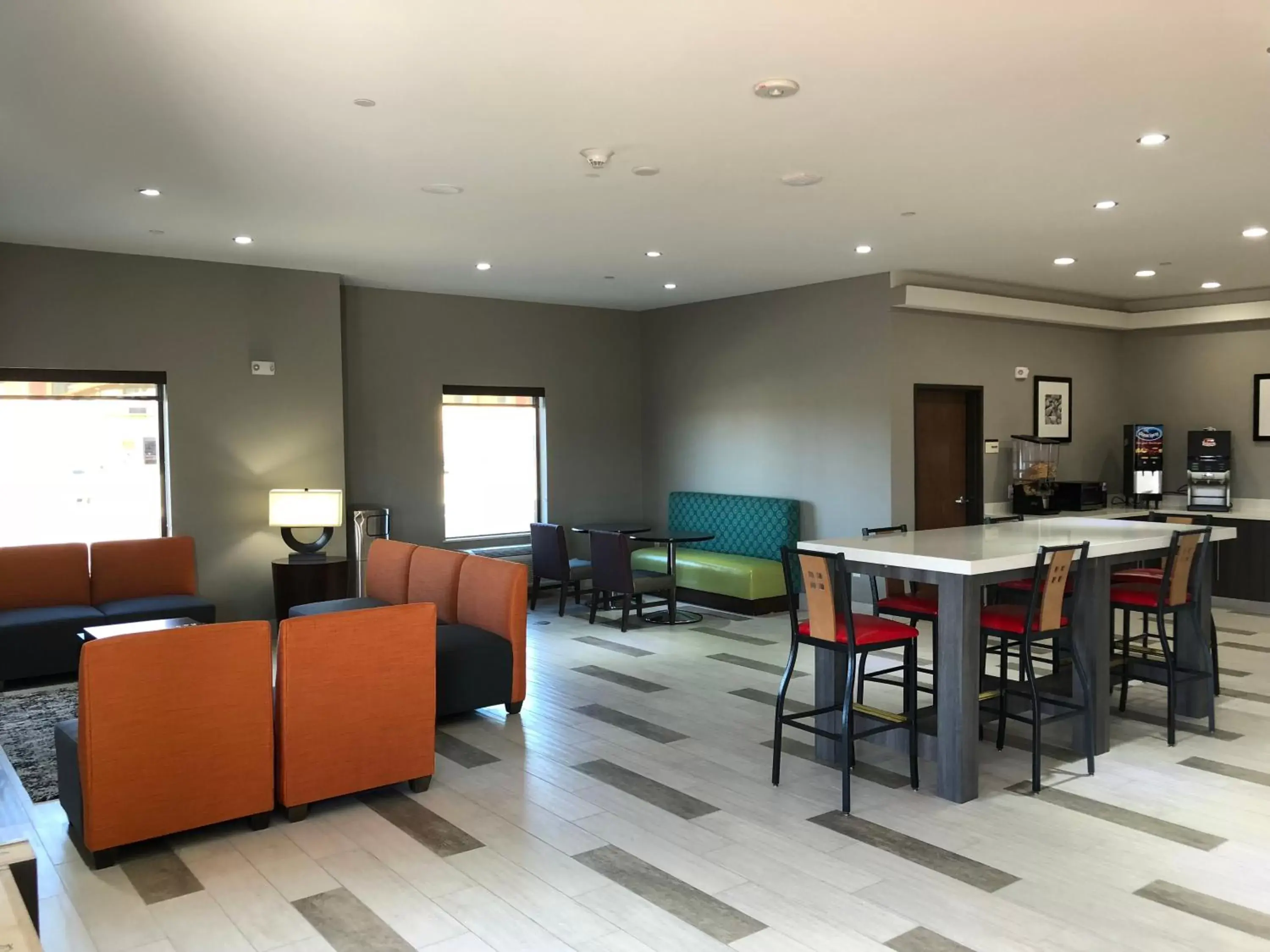 Living room, Restaurant/Places to Eat in Hotel Glenpool