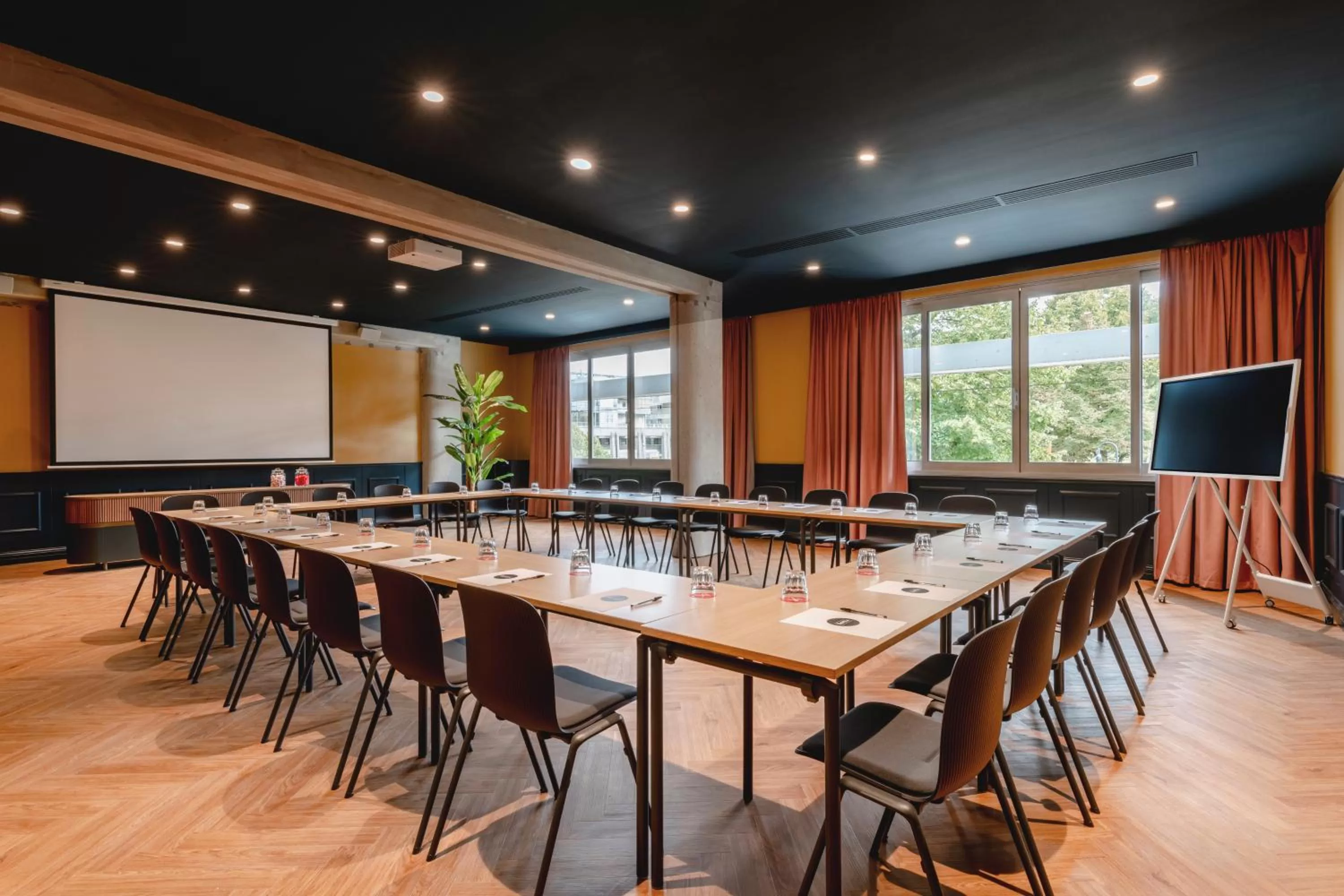 Meeting/conference room in The ReMIX Hotel