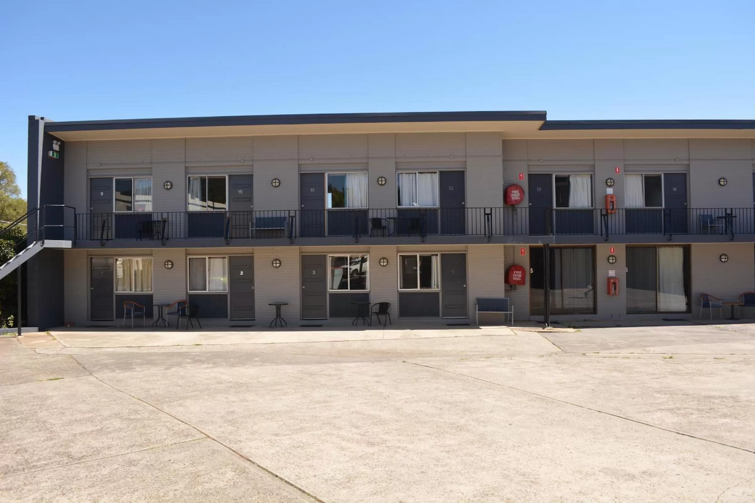 Property building in Commercial Hotel Motel Lithgow