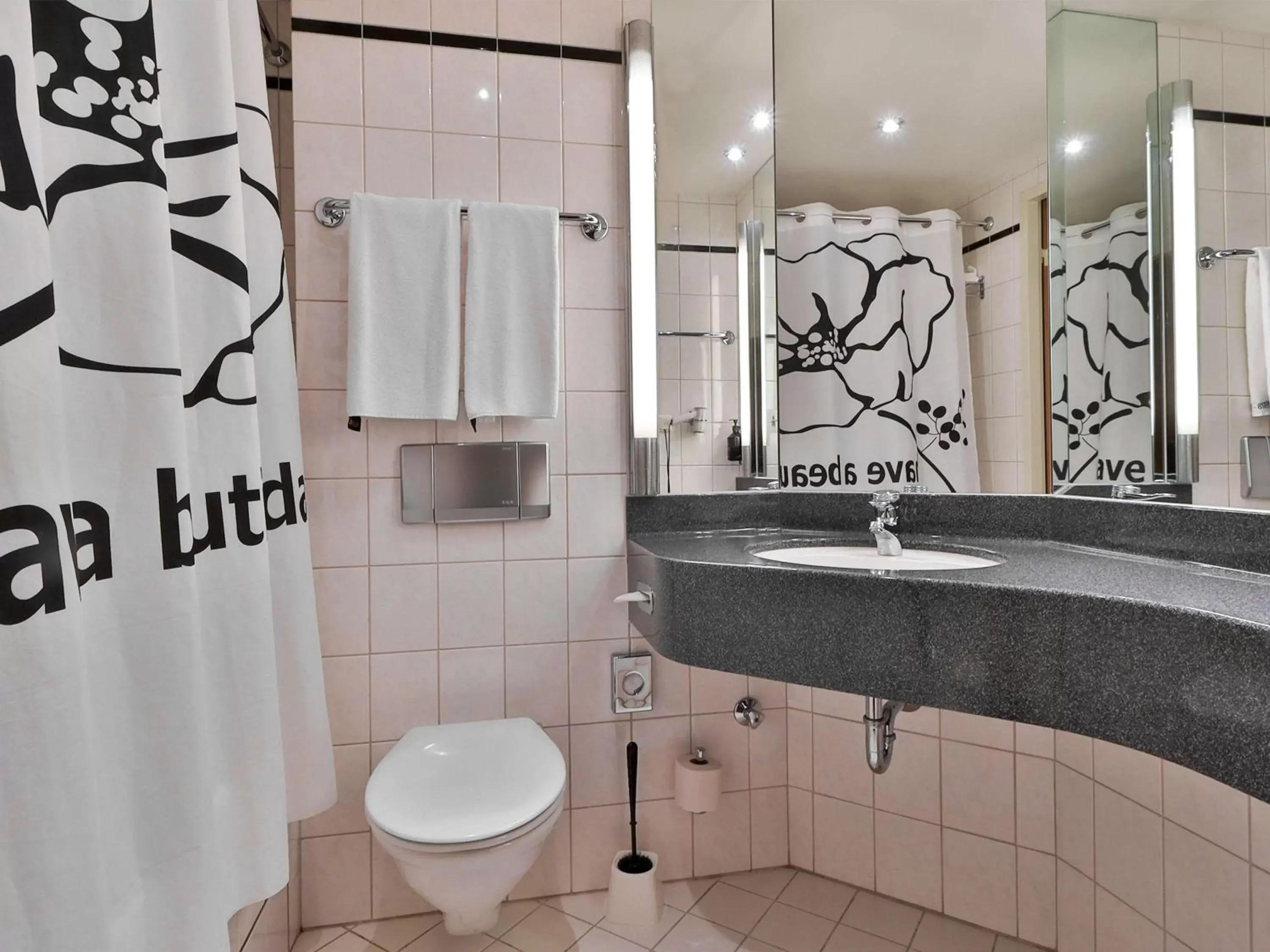 Bathroom in Mercure Hotel Gera City