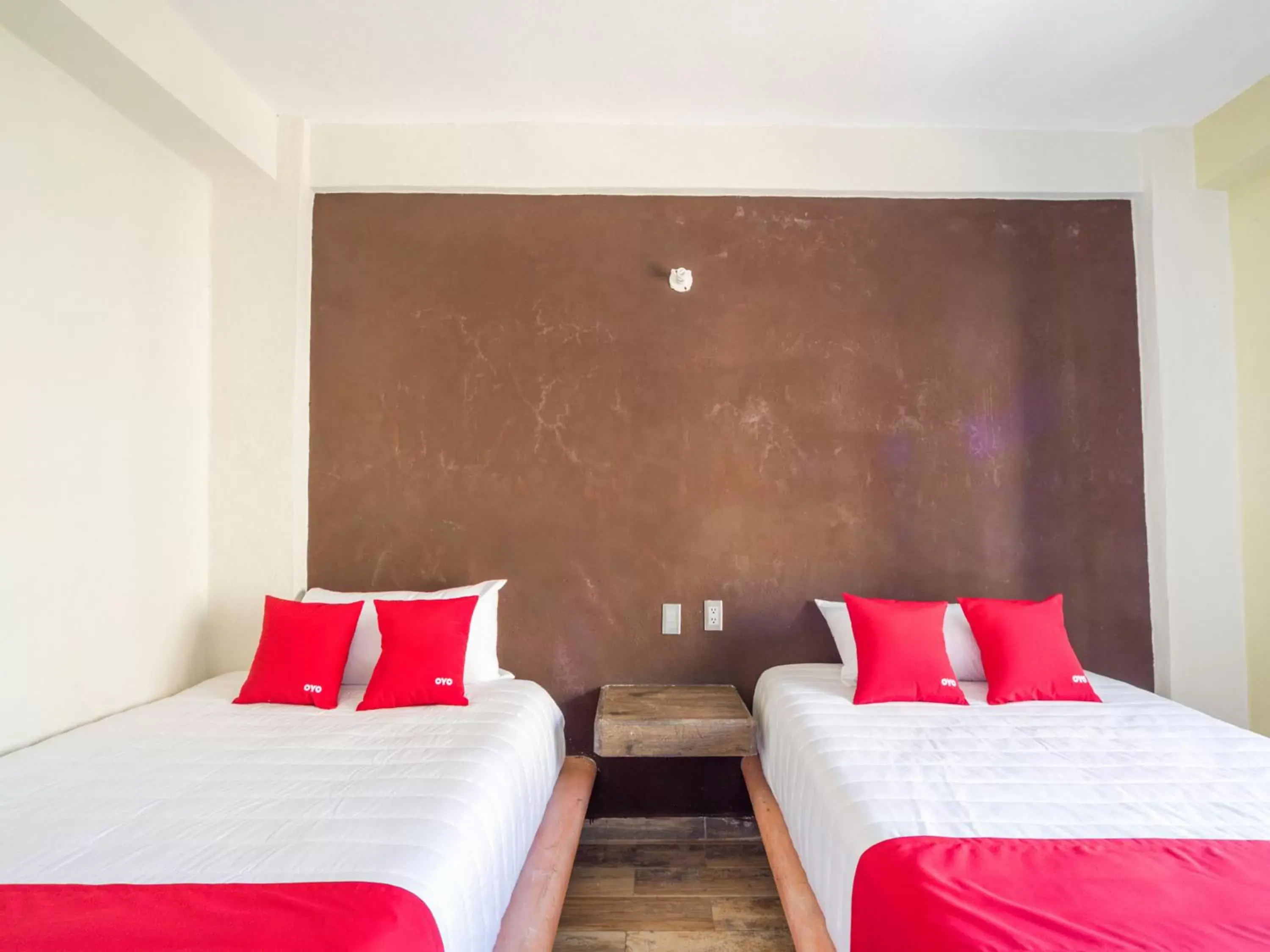 Photo of the whole room, Bed in OYO Hotel Posada Lys, Zihuatanejo