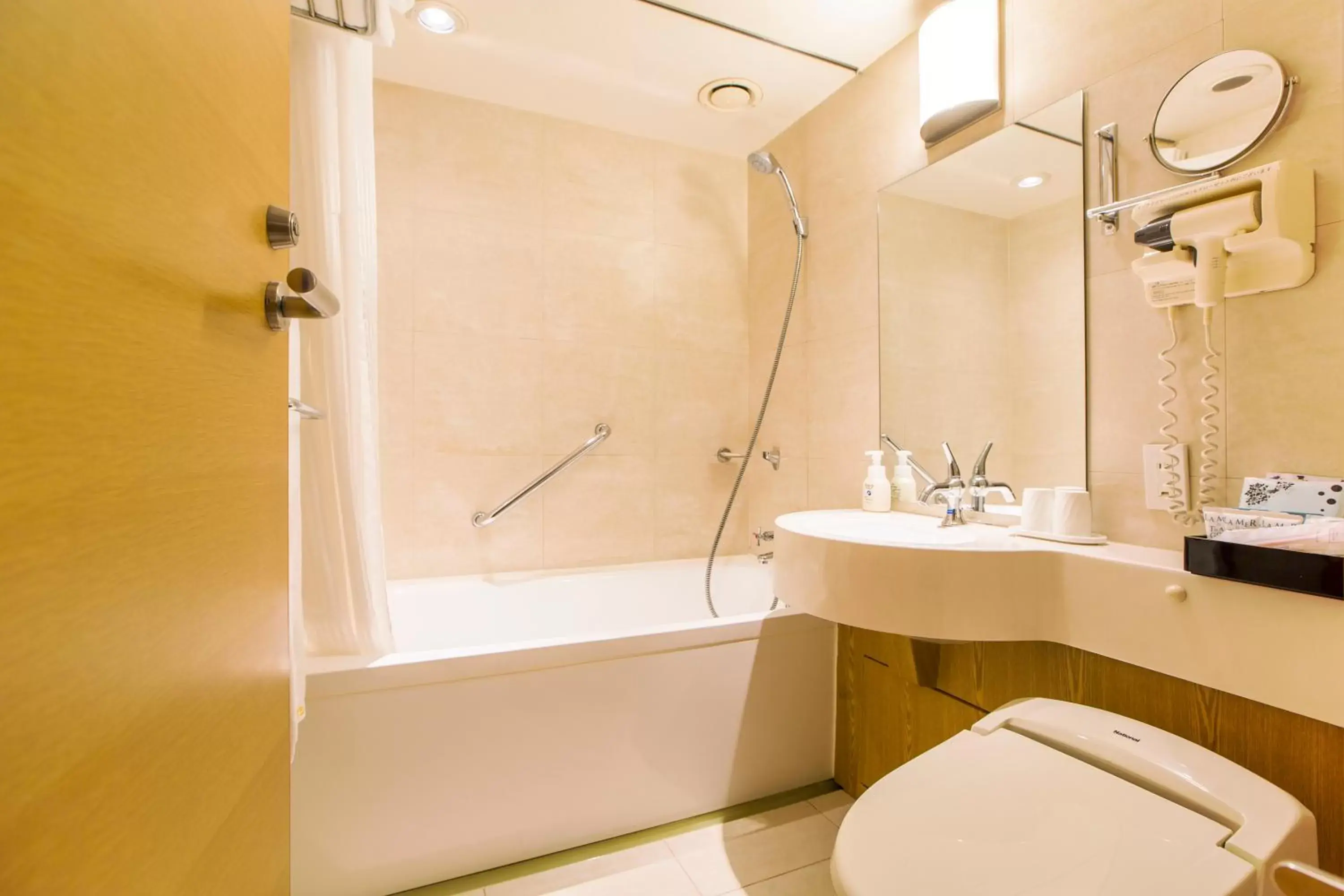 Bathroom in Kobe Portopia Hotel