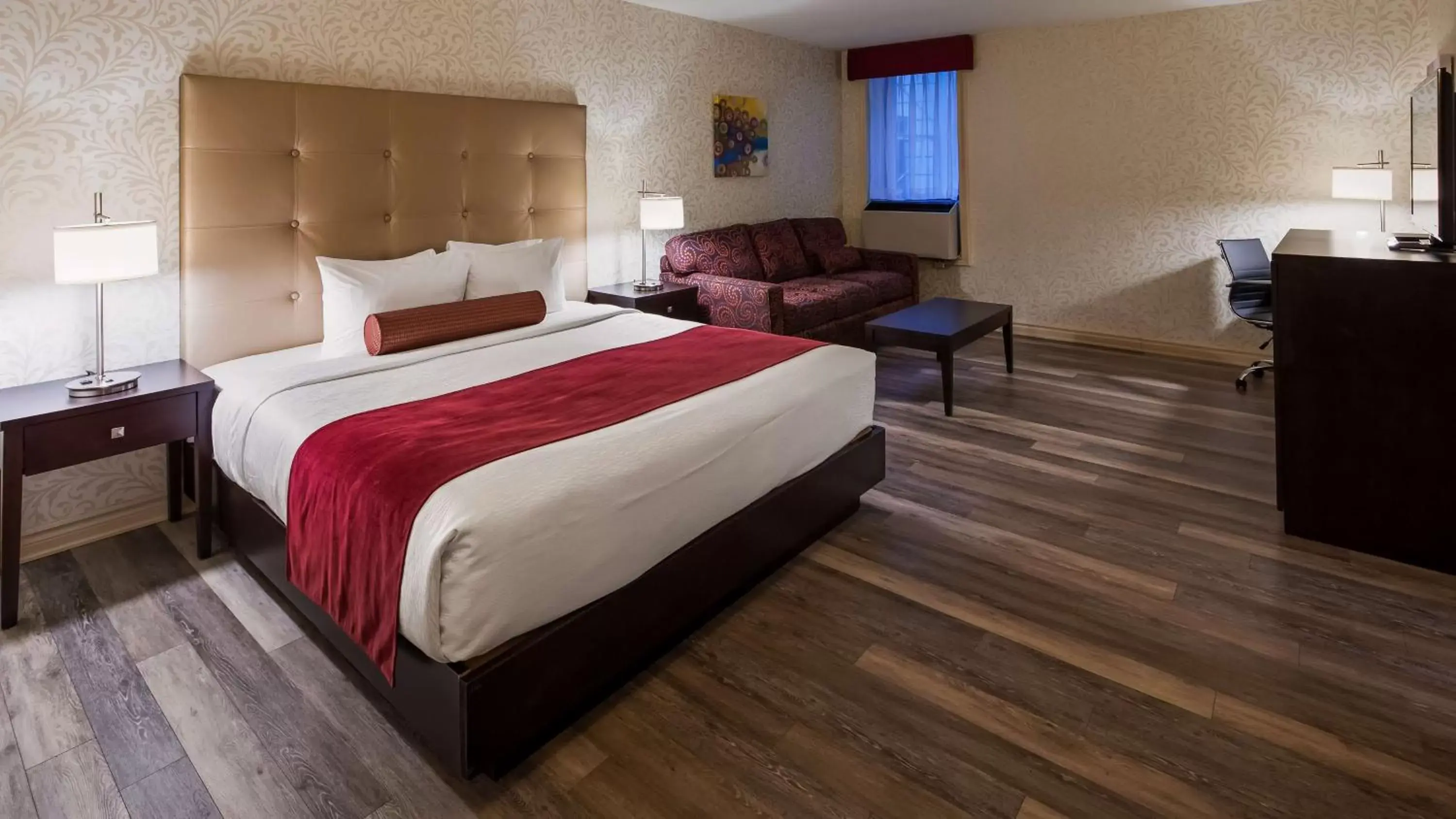 Photo of the whole room, Bed in Best Western Plus Montreal Downtown- Hotel Europa Photo of the whole room, Bed in Best Western Plus Montreal Downtown- Hotel Europa