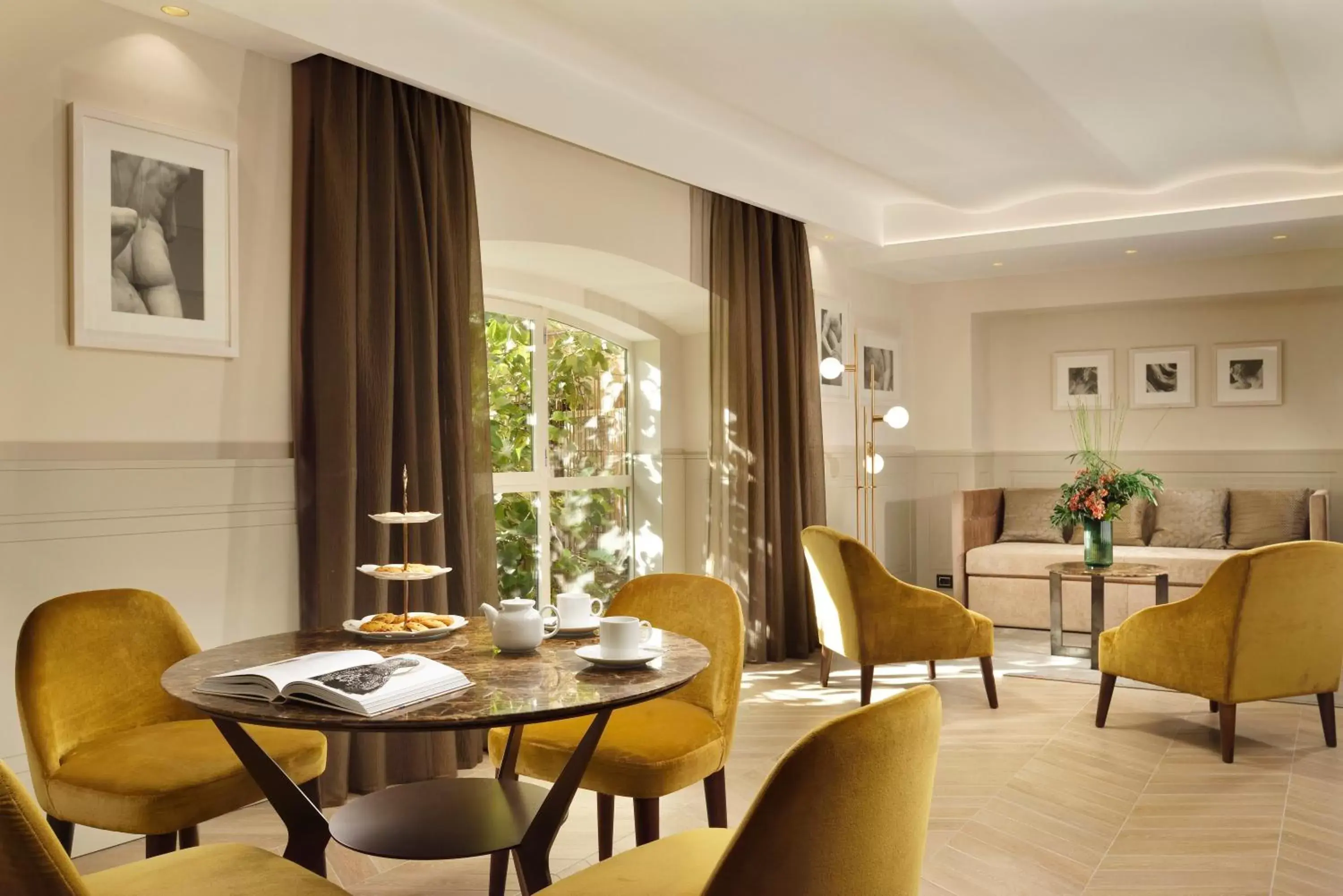 Seating area in Margutta 54 Luxury Suites