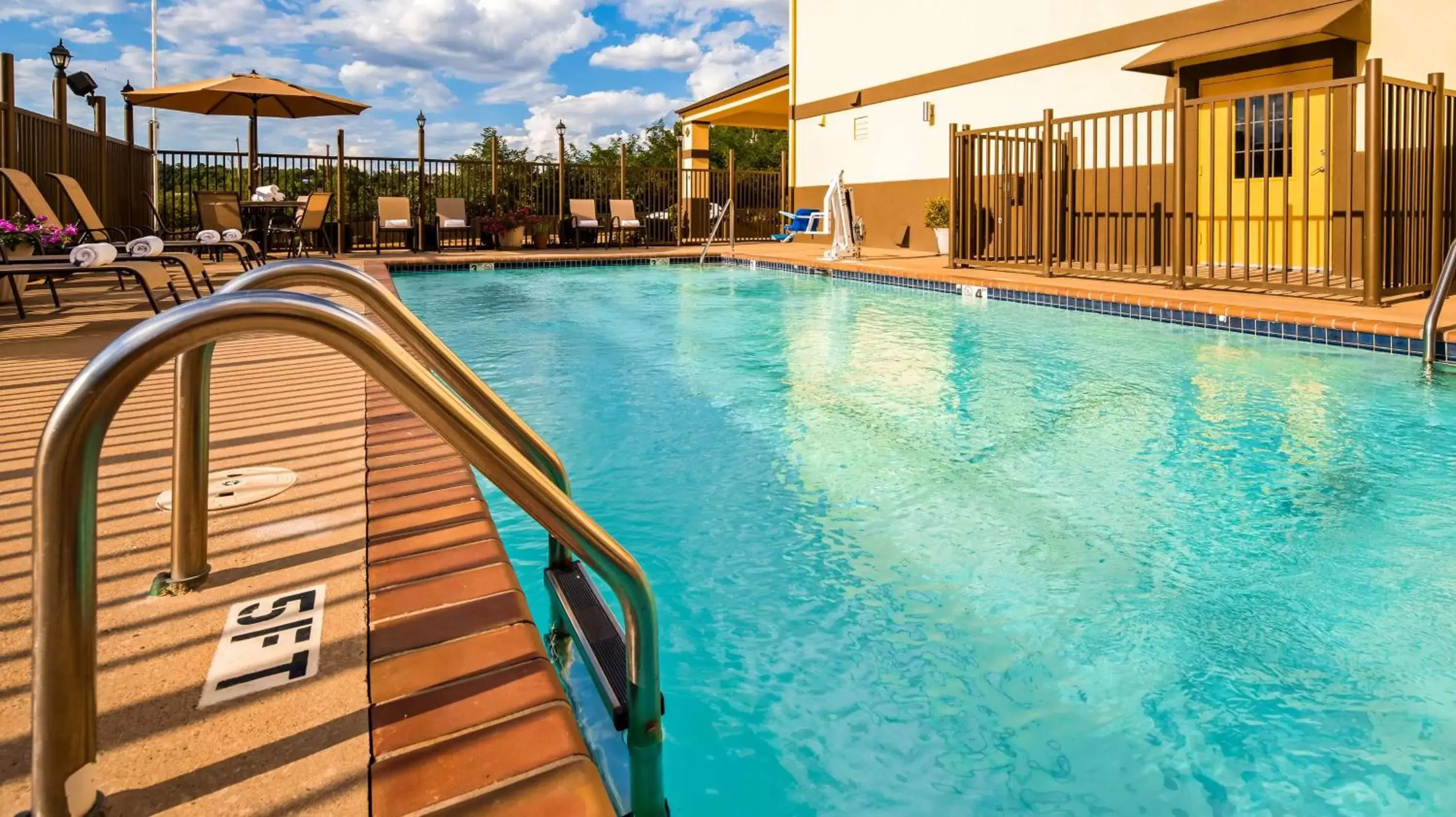 On site, Swimming Pool in Best Western Pineywoods Inn