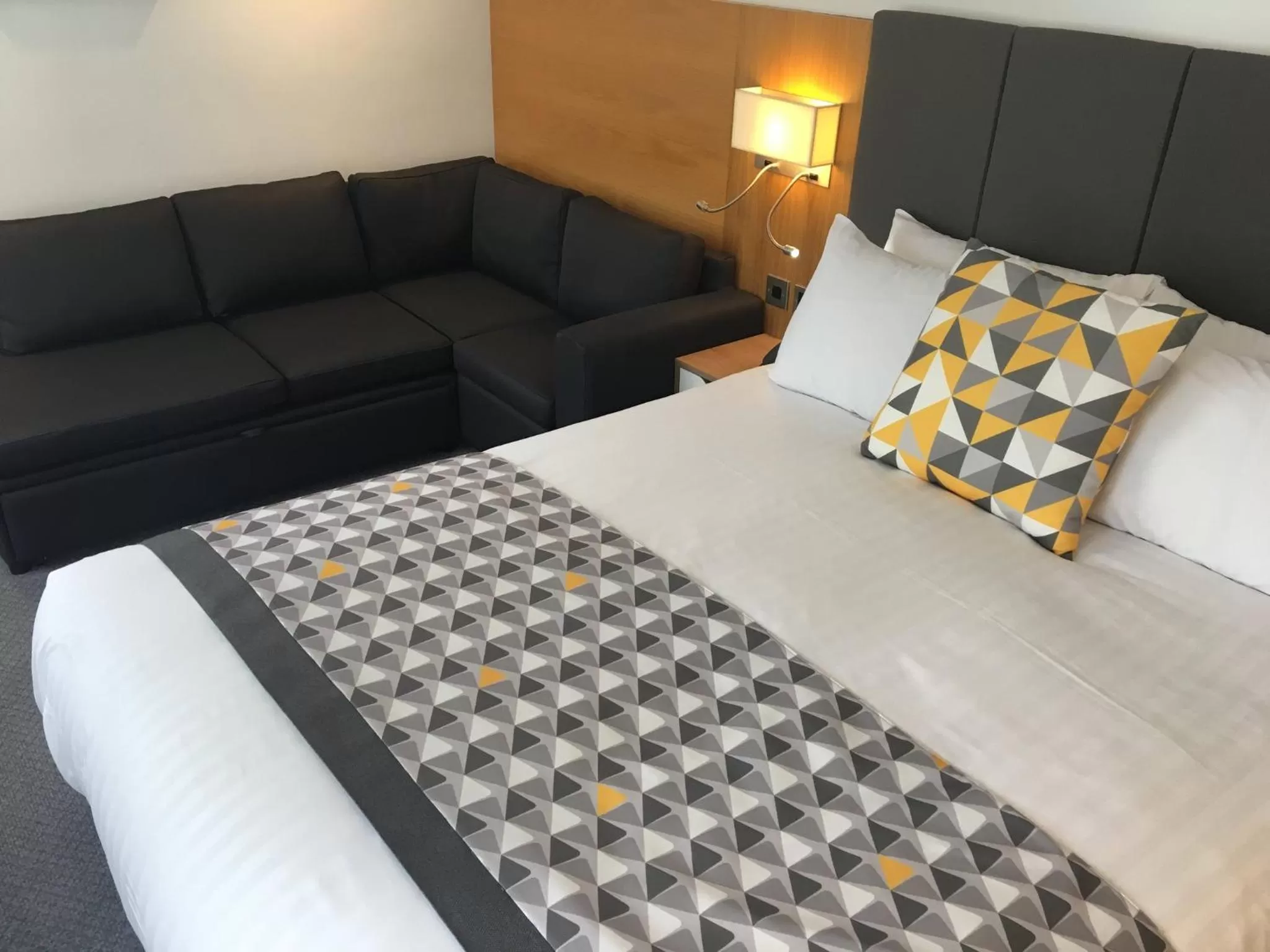 Photo of the whole room, Bed in Holiday Inn Kenilworth - Warwick by IHG