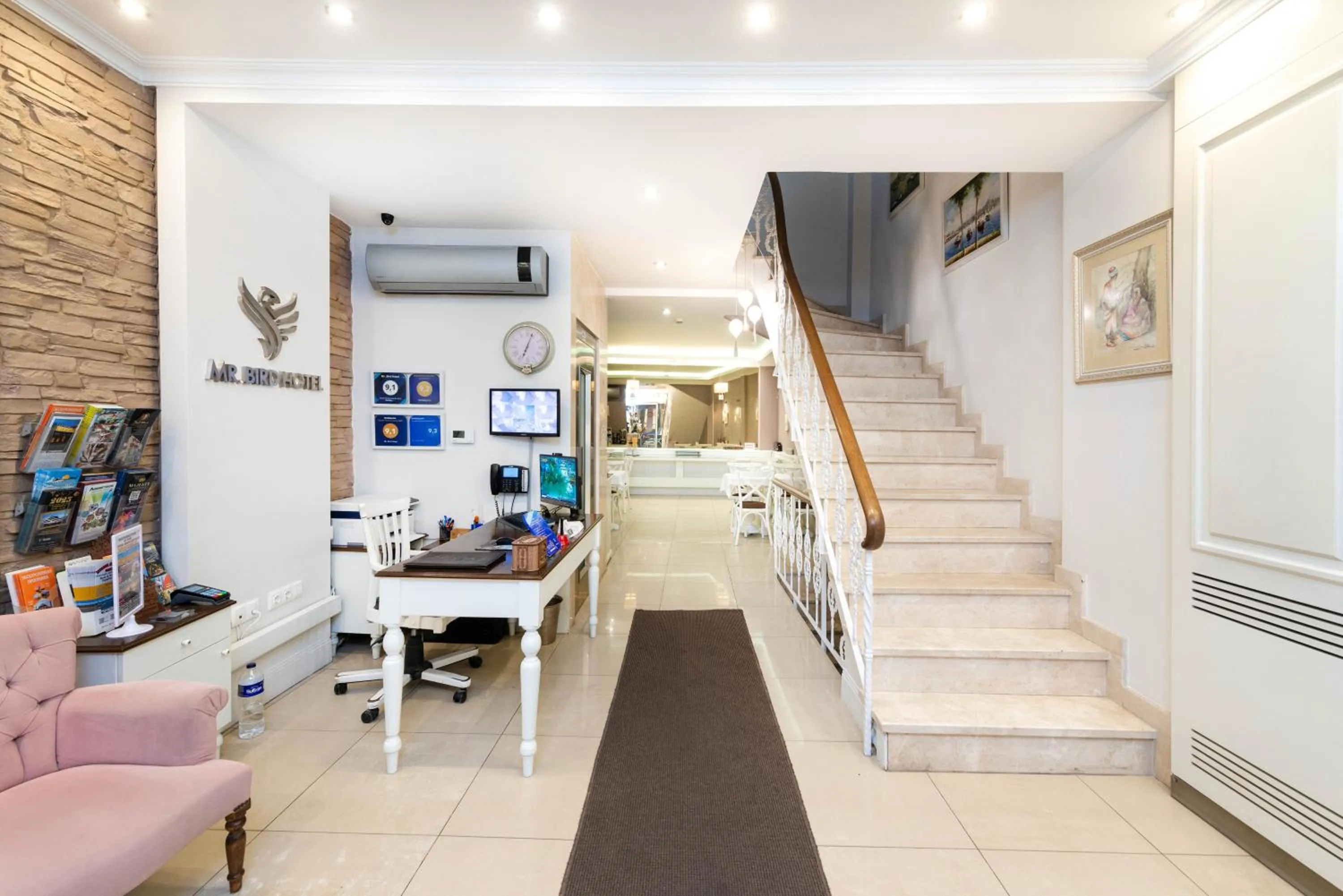 Lobby or reception in Mr. Bird Hotel