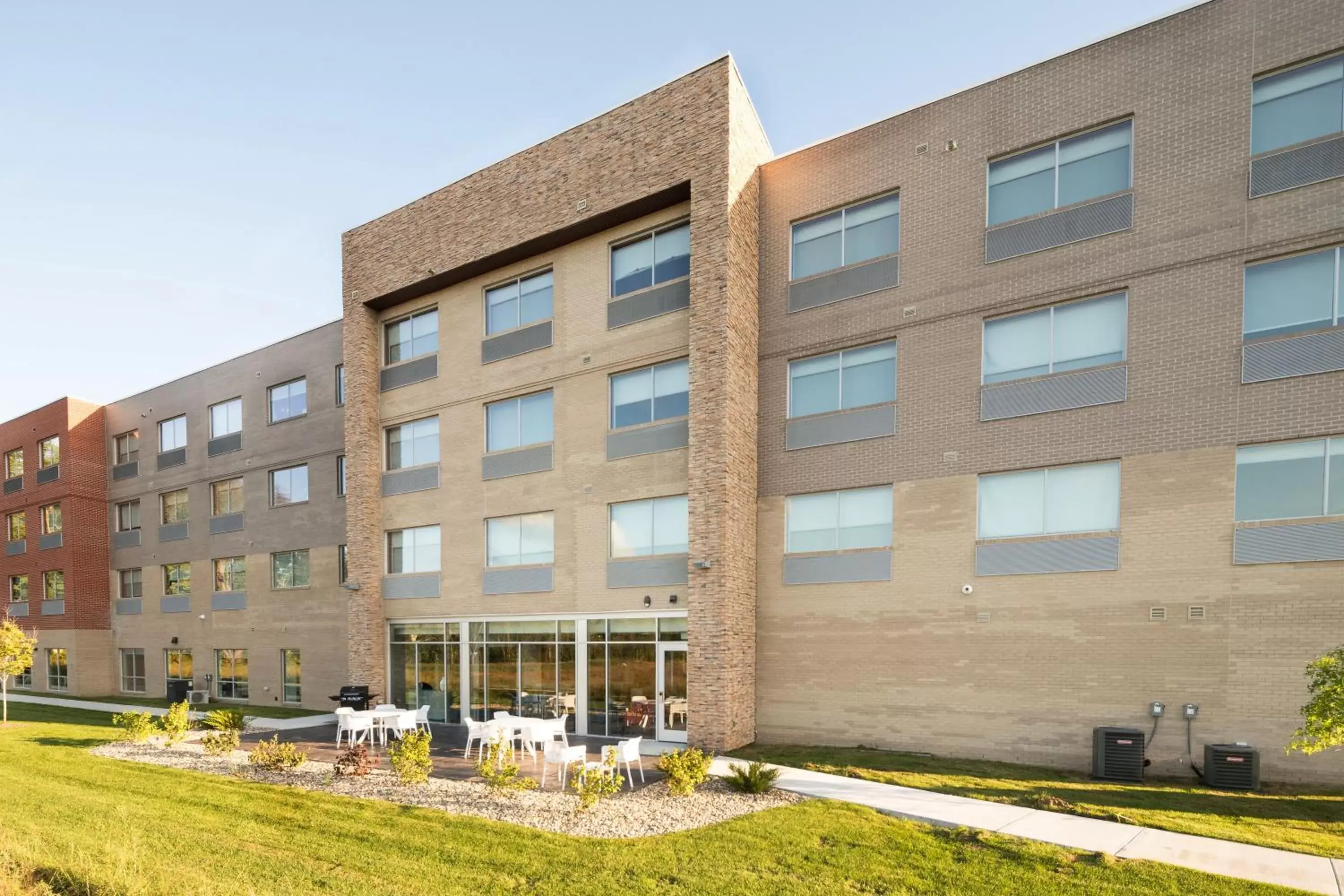 Property Building in Holiday Inn Express & Suites - Kalamazoo West, an IHG Hotel
