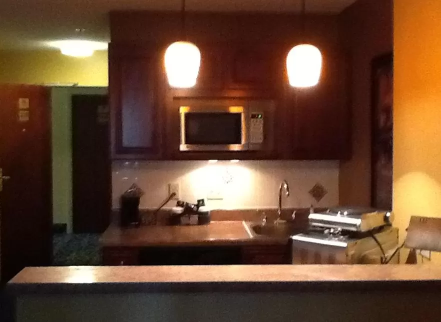 Kitchen or kitchenette in Ramada by Wyndham Catlettsburg Ashland