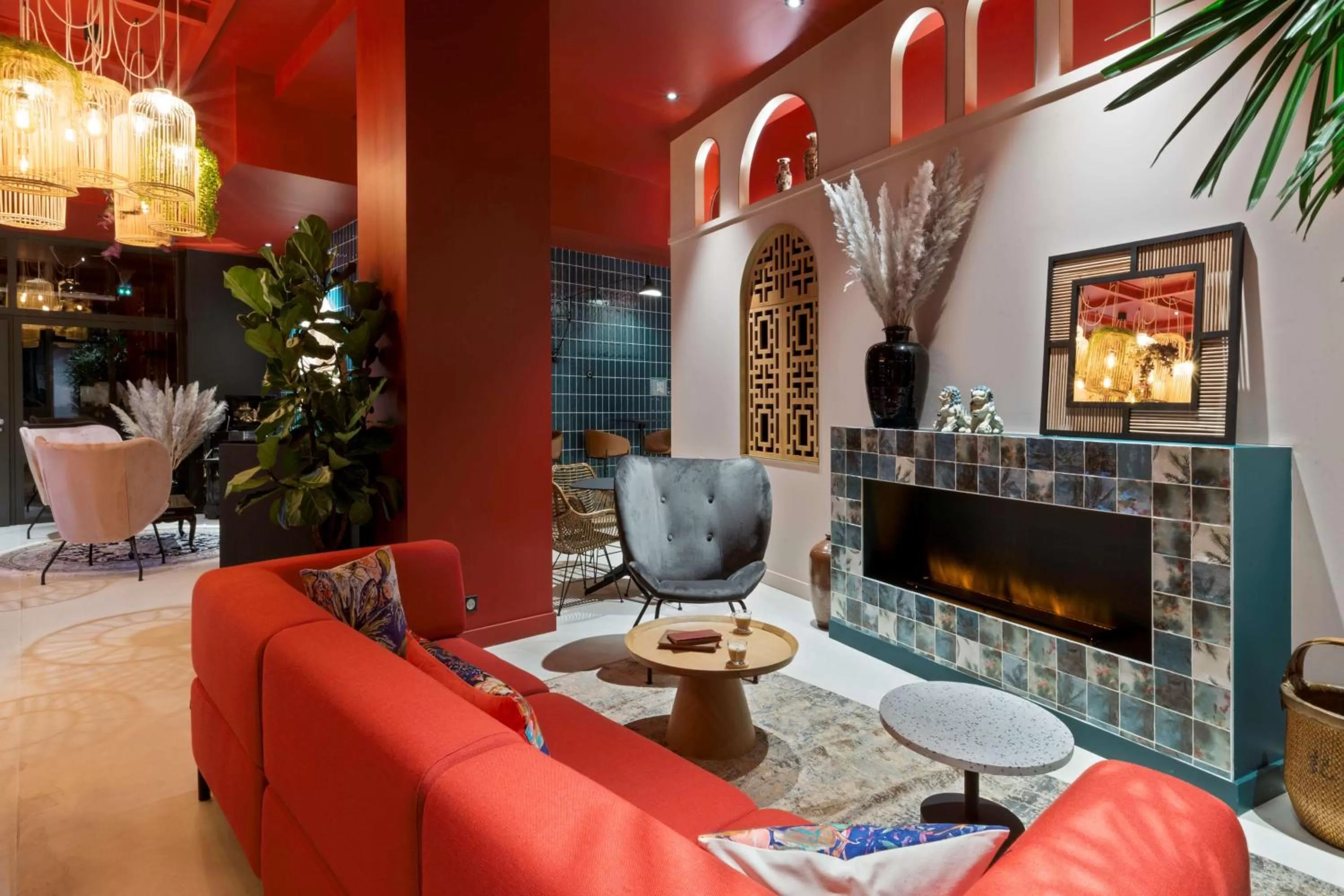 Lounge or bar in Aiden by Best Western Lorient Centre