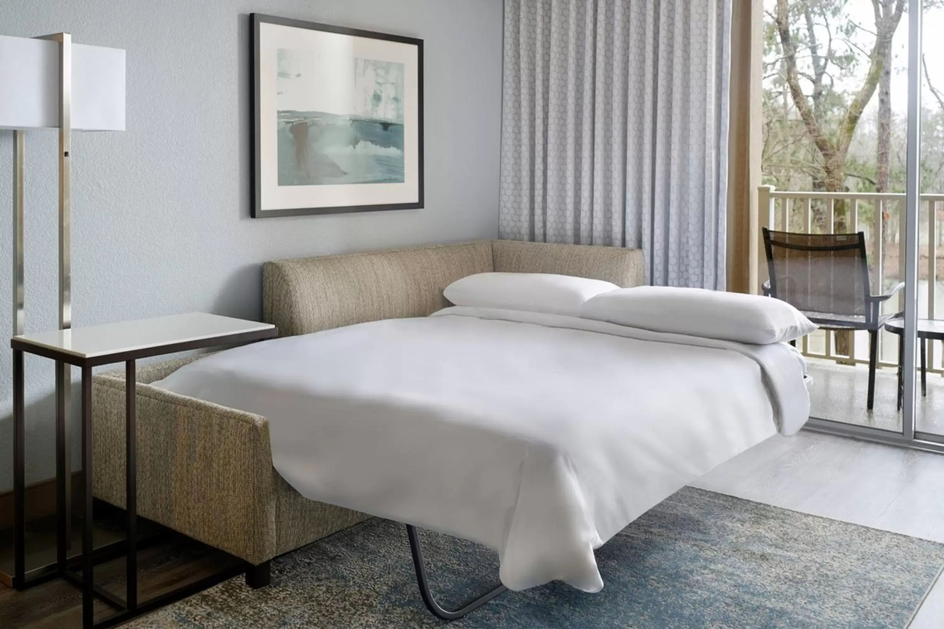 Bed in Atlanta Evergreen Lakeside Resort