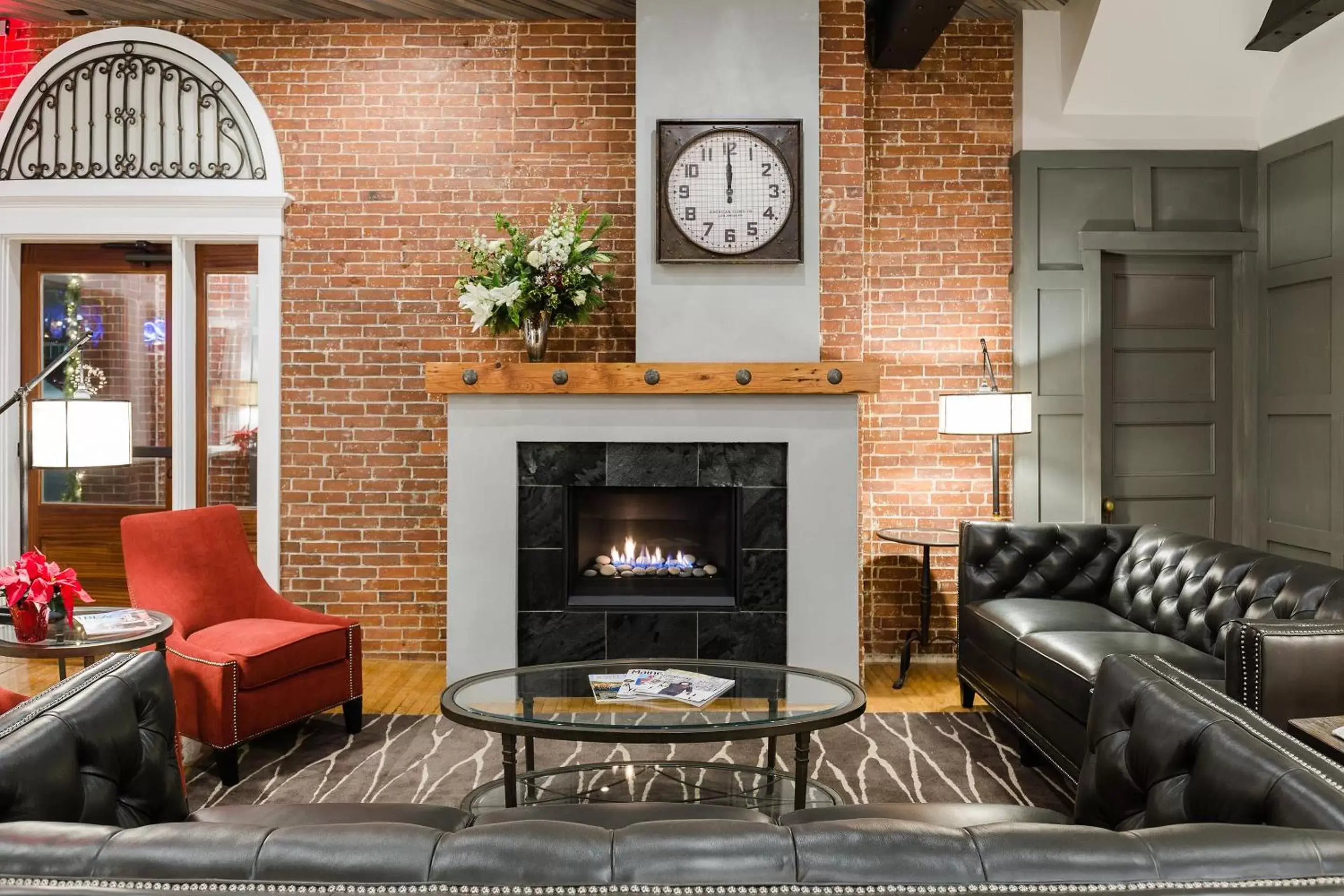 Living room, Seating Area in 16 Bay View