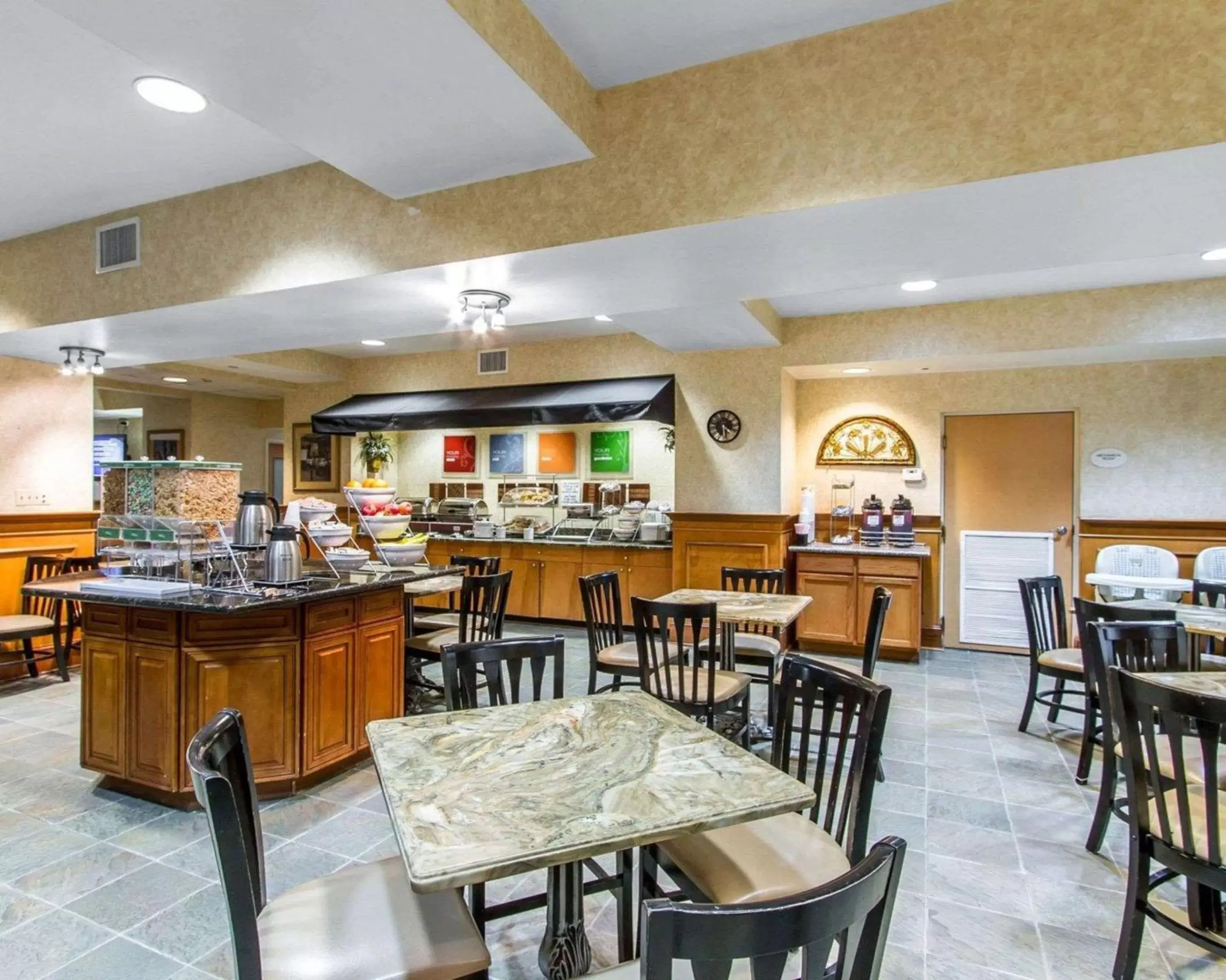 Restaurant/places to eat in Comfort Suites Kenner Restaurant/places to eat in Comfort Suites Kenner