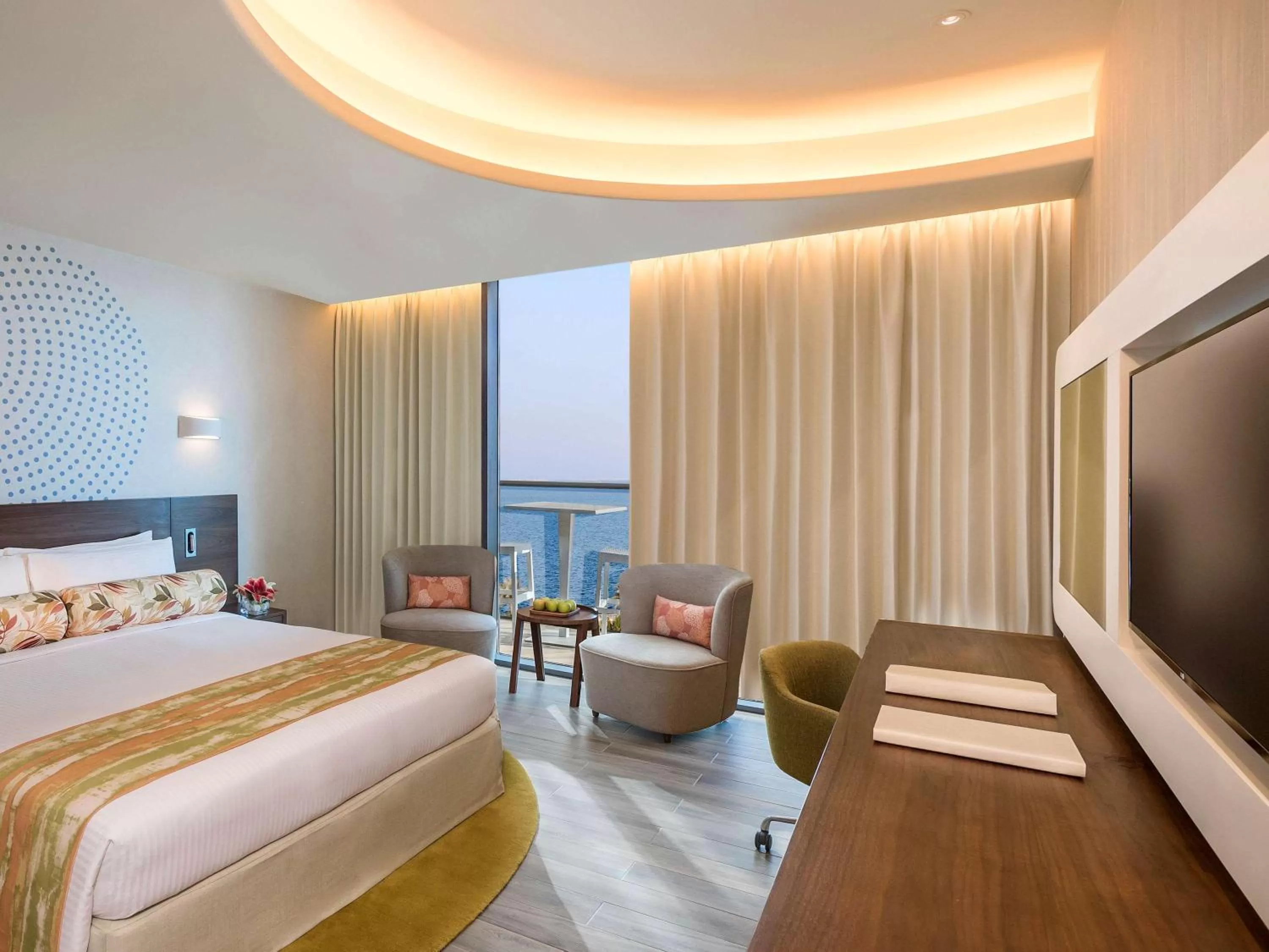 Photo of the whole room, Bed in The Retreat Palm Dubai MGallery by Sofitel