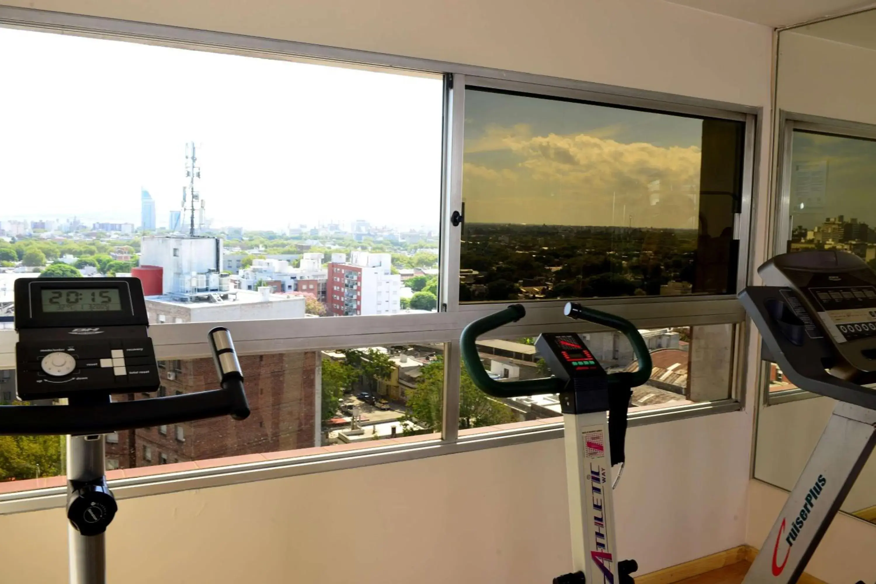 Fitness centre/facilities in Days Inn Montevideo