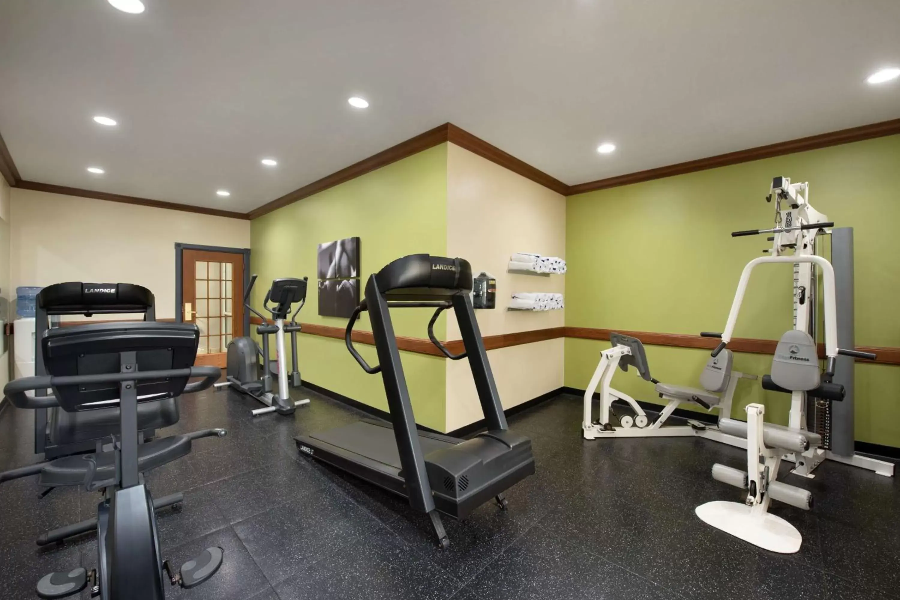 Activities, Fitness Center/Facilities in Country Inn & Suites by Radisson, Appleton North, WI