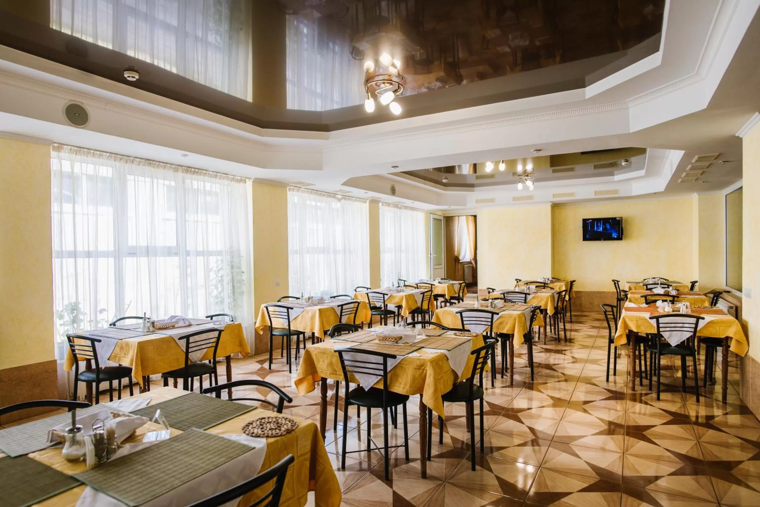 Restaurant/places to eat in Zelenyy Bir