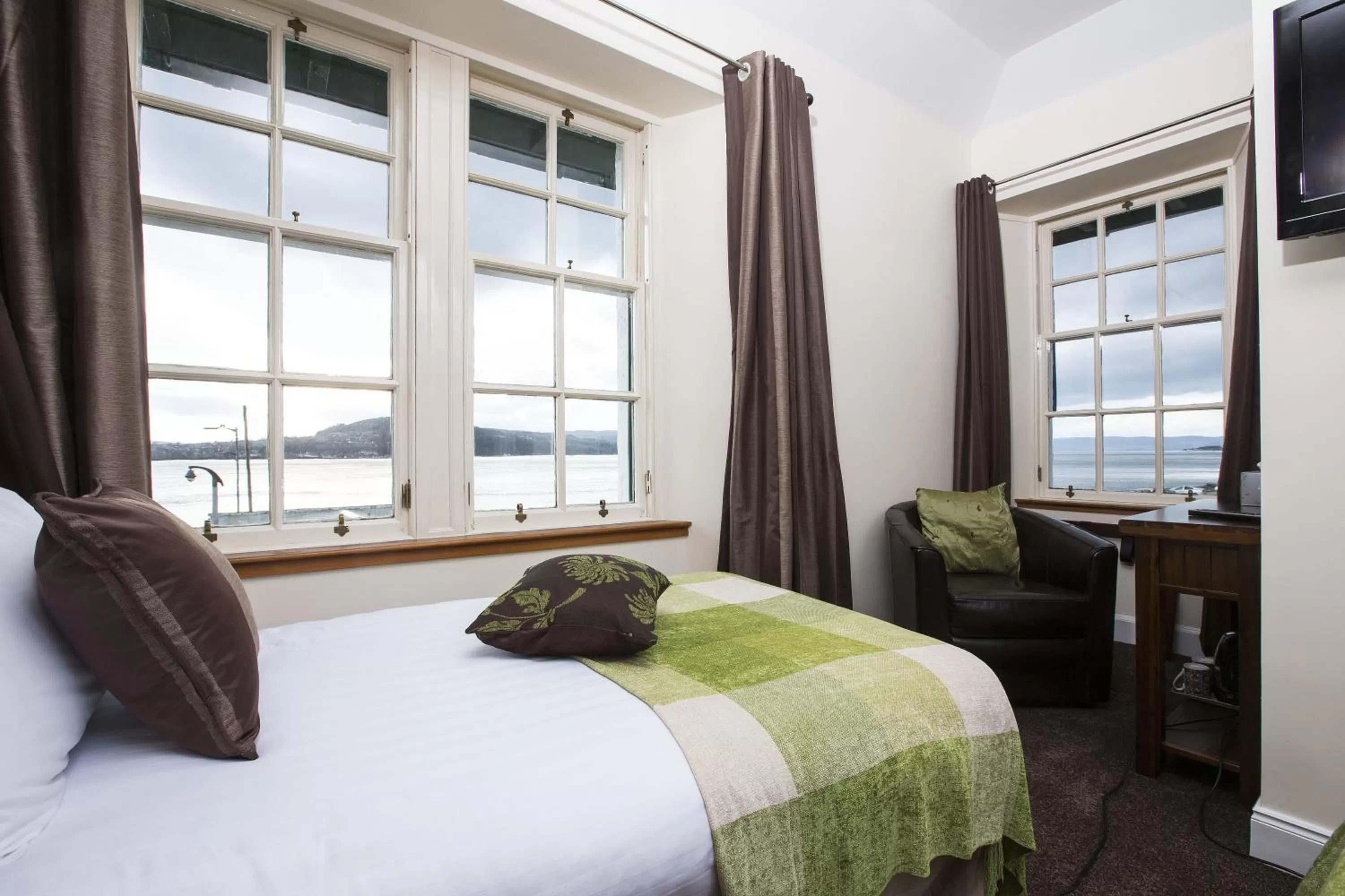 Bedroom, Bed in North Kessock Hotel