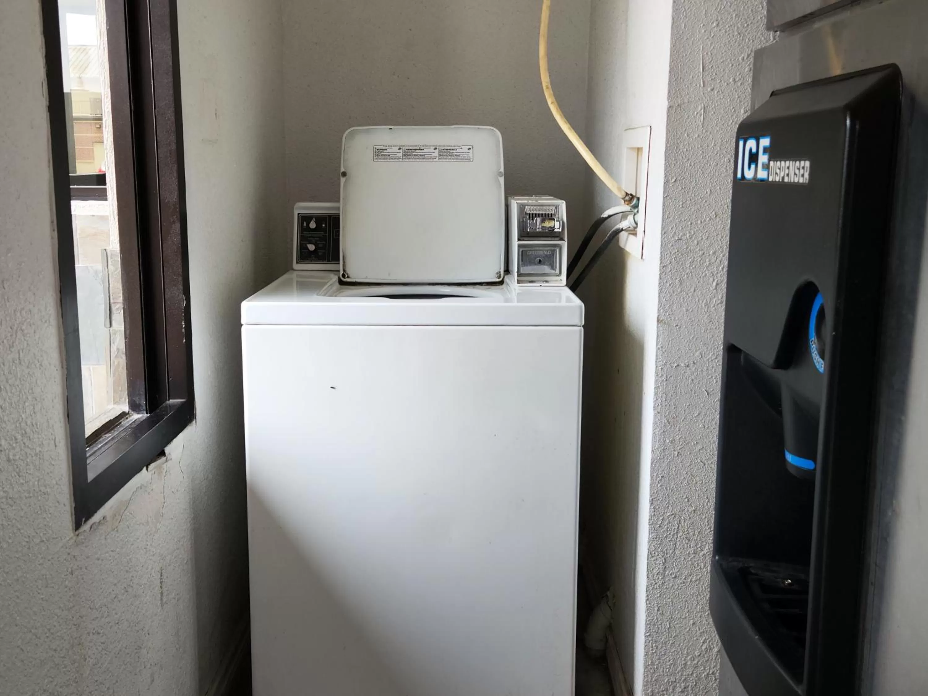 vending machine in Express Inn Tomball