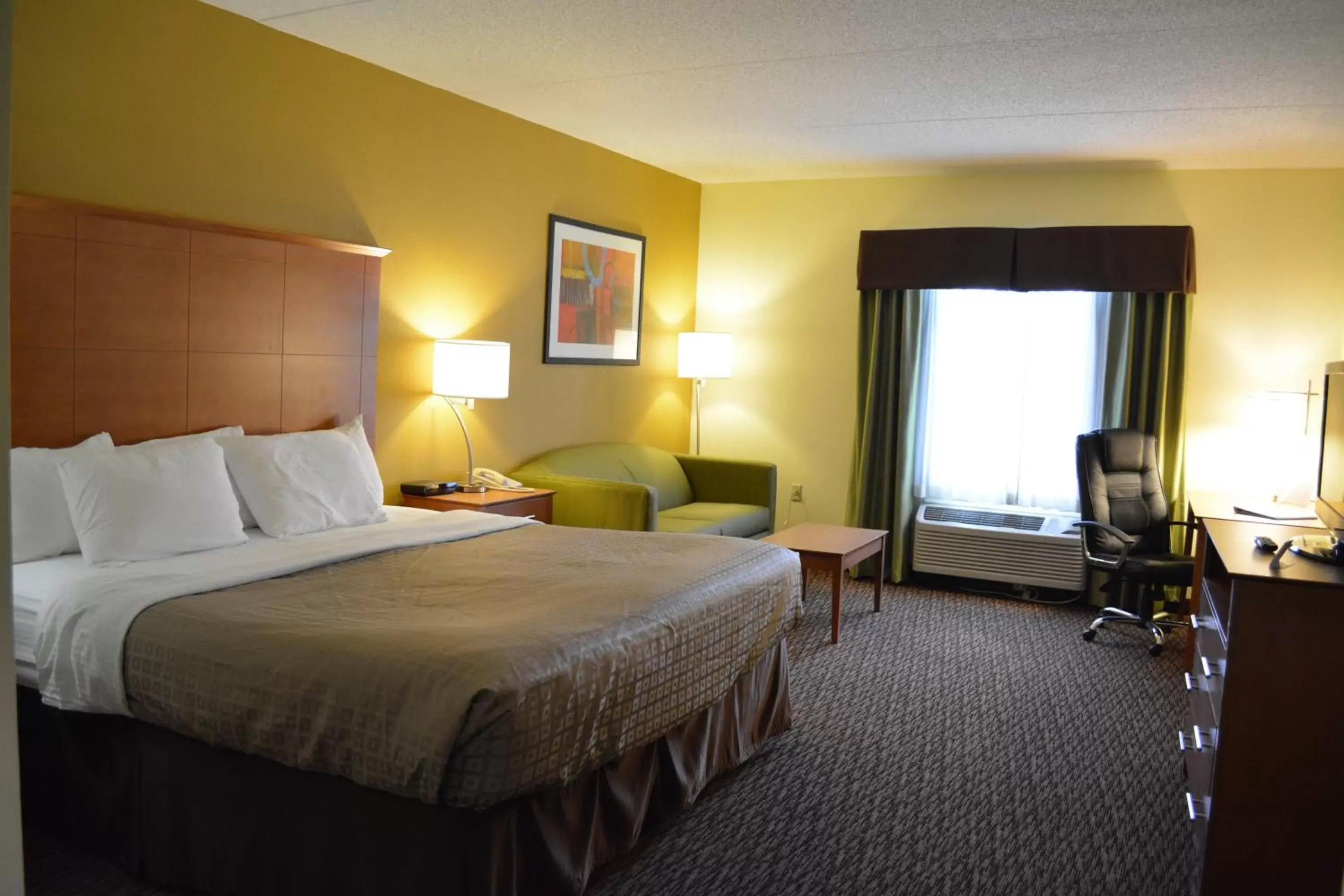 Day, Bed in Clarion Hotel & Suites University-Shippensburg