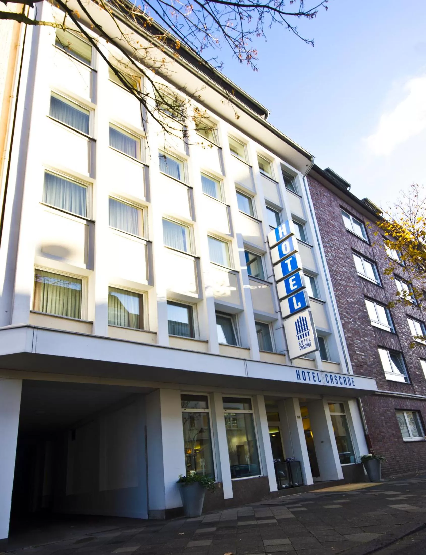 Property building in Hotel Cascade Superior