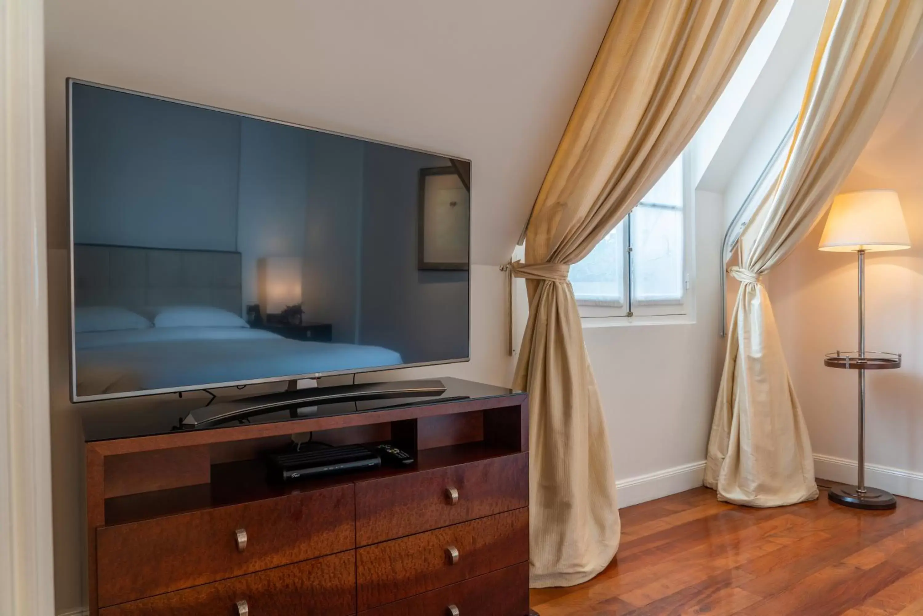 TV and multimedia, Bathroom in Palacio Duhau - Park Hyatt Buenos Aires