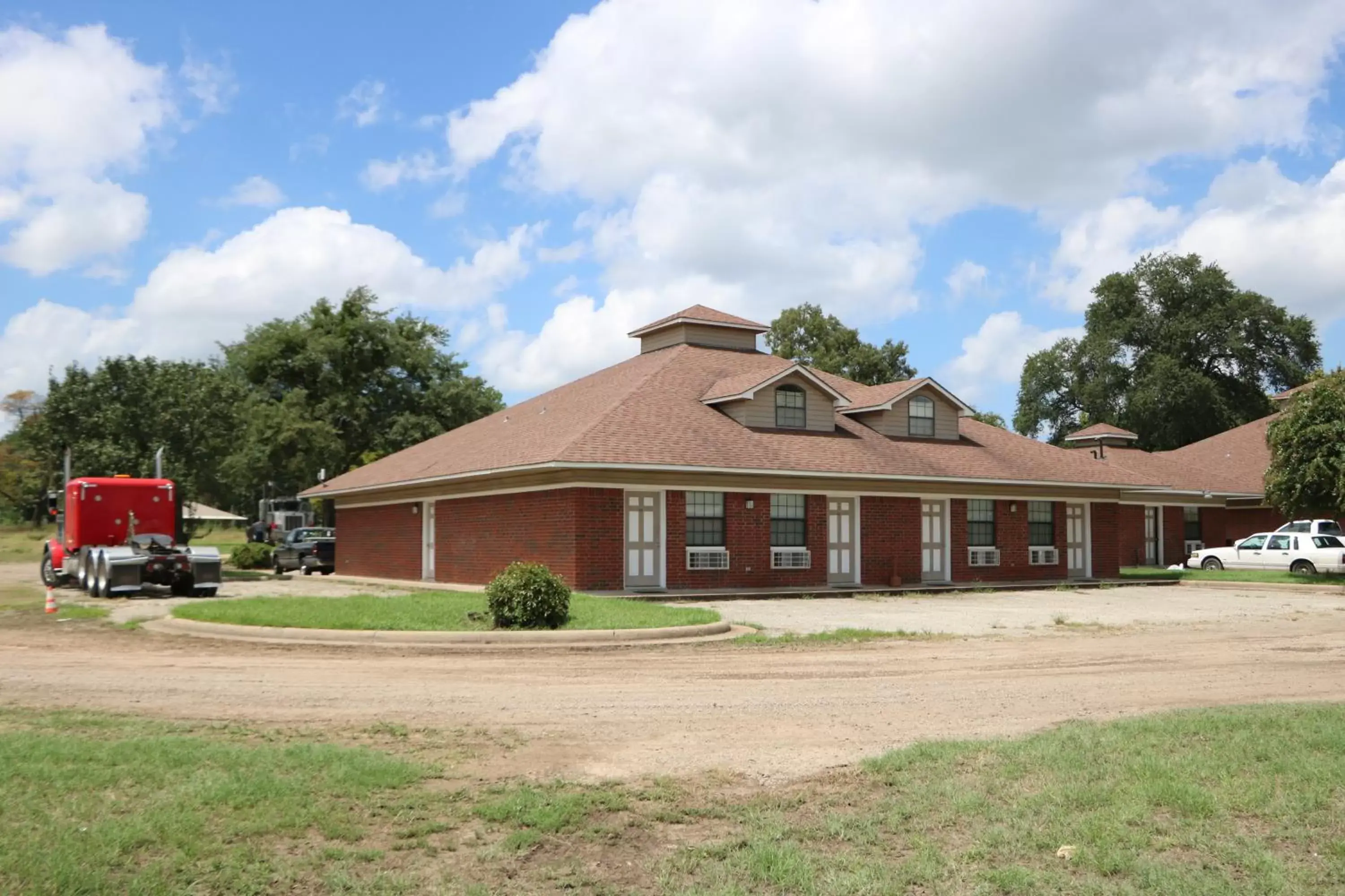 Property Building in Bent Tree Motel