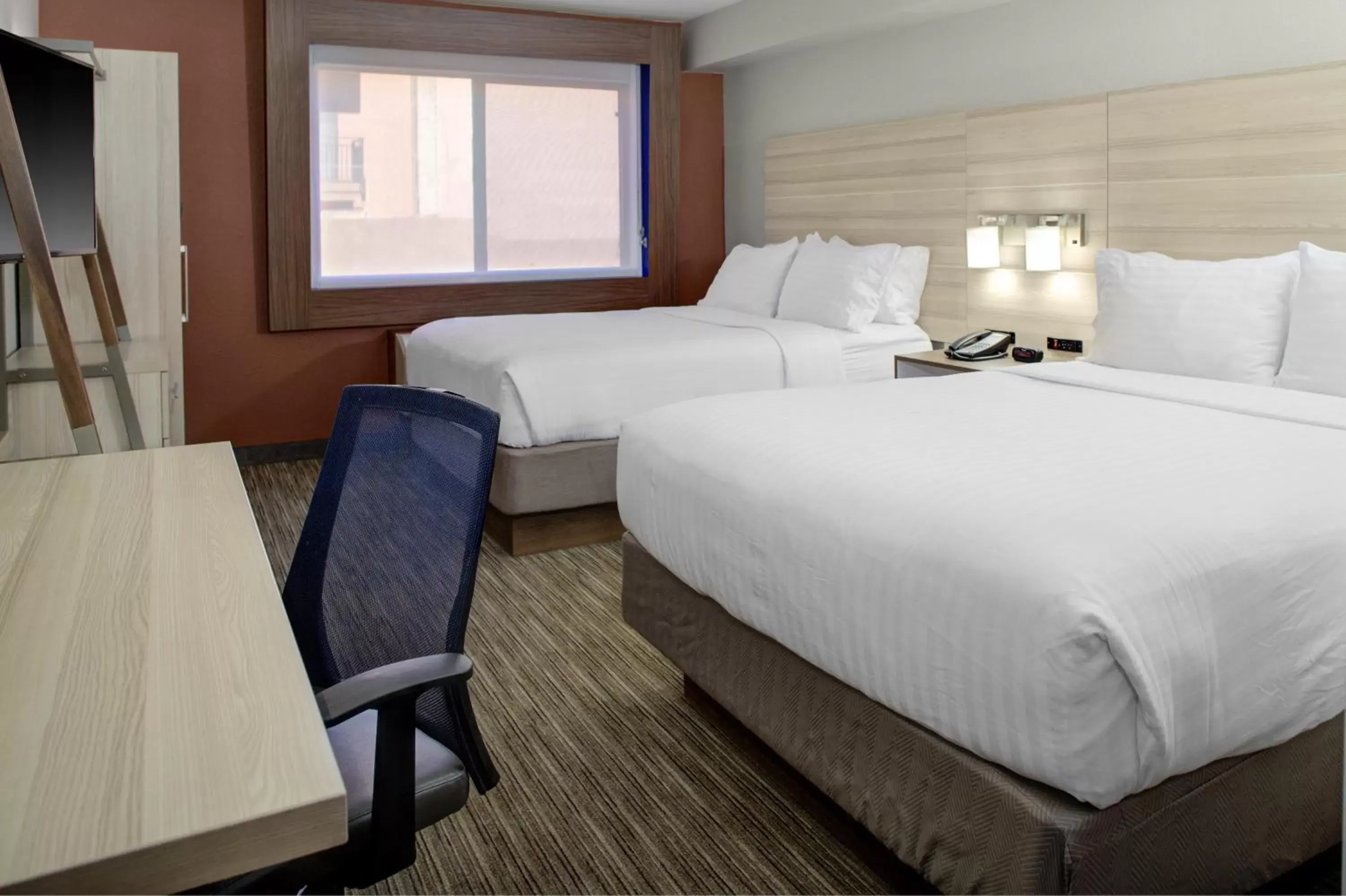 Photo of the whole room, Bed in Holiday Inn Express Sedona - Oak Creek, an IHG Hotel