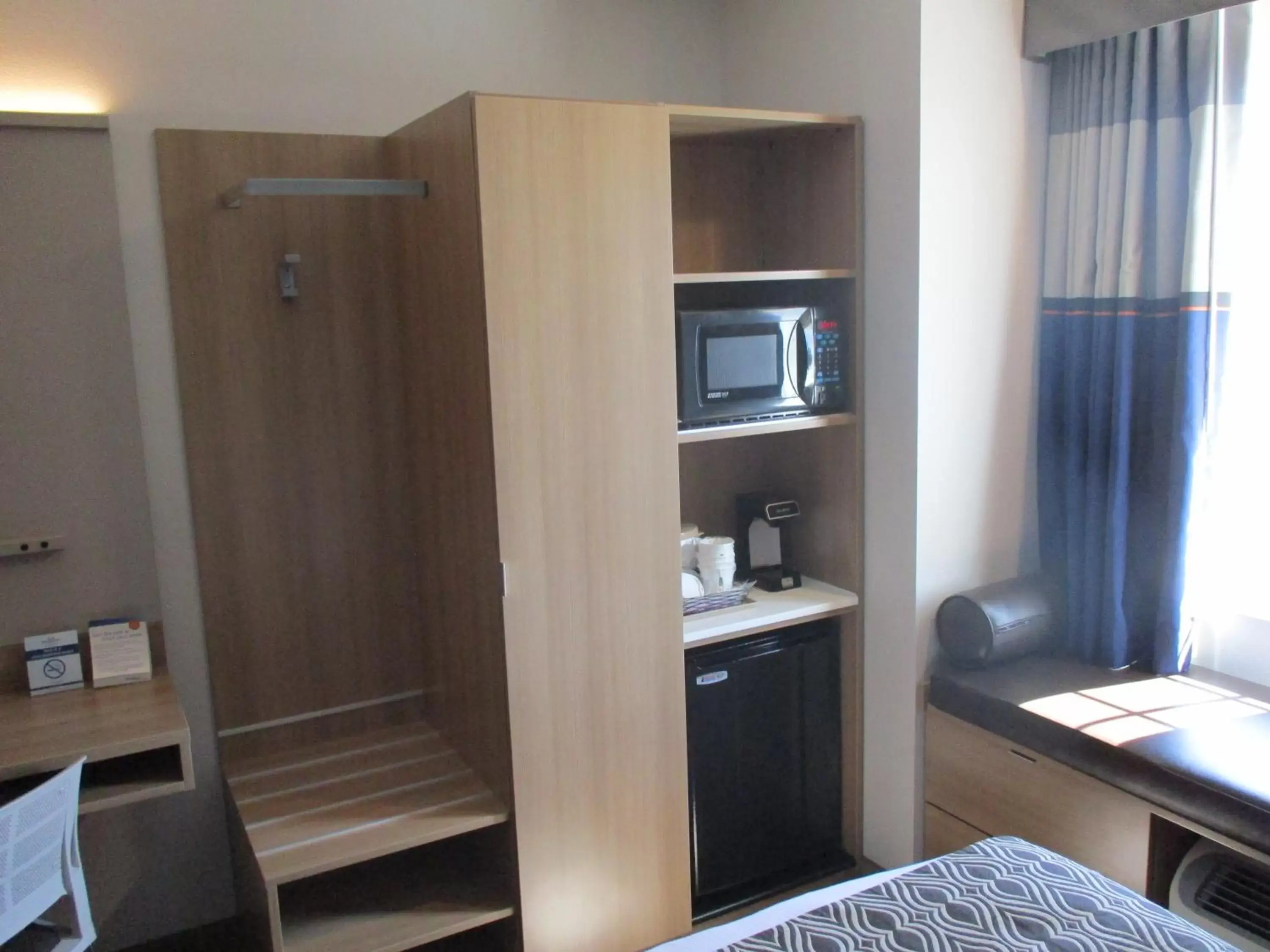 hair dresser, Bed in Microtel Inn & Suites by Wyndham Vernal/Naples hair dresser, Bed in Microtel Inn & Suites by Wyndham Vernal/Naples