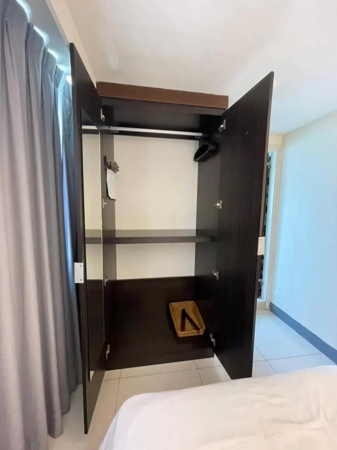 bunk bed, TV/Entertainment Center in Kiwi Express Hotel - Kaohsiung Station