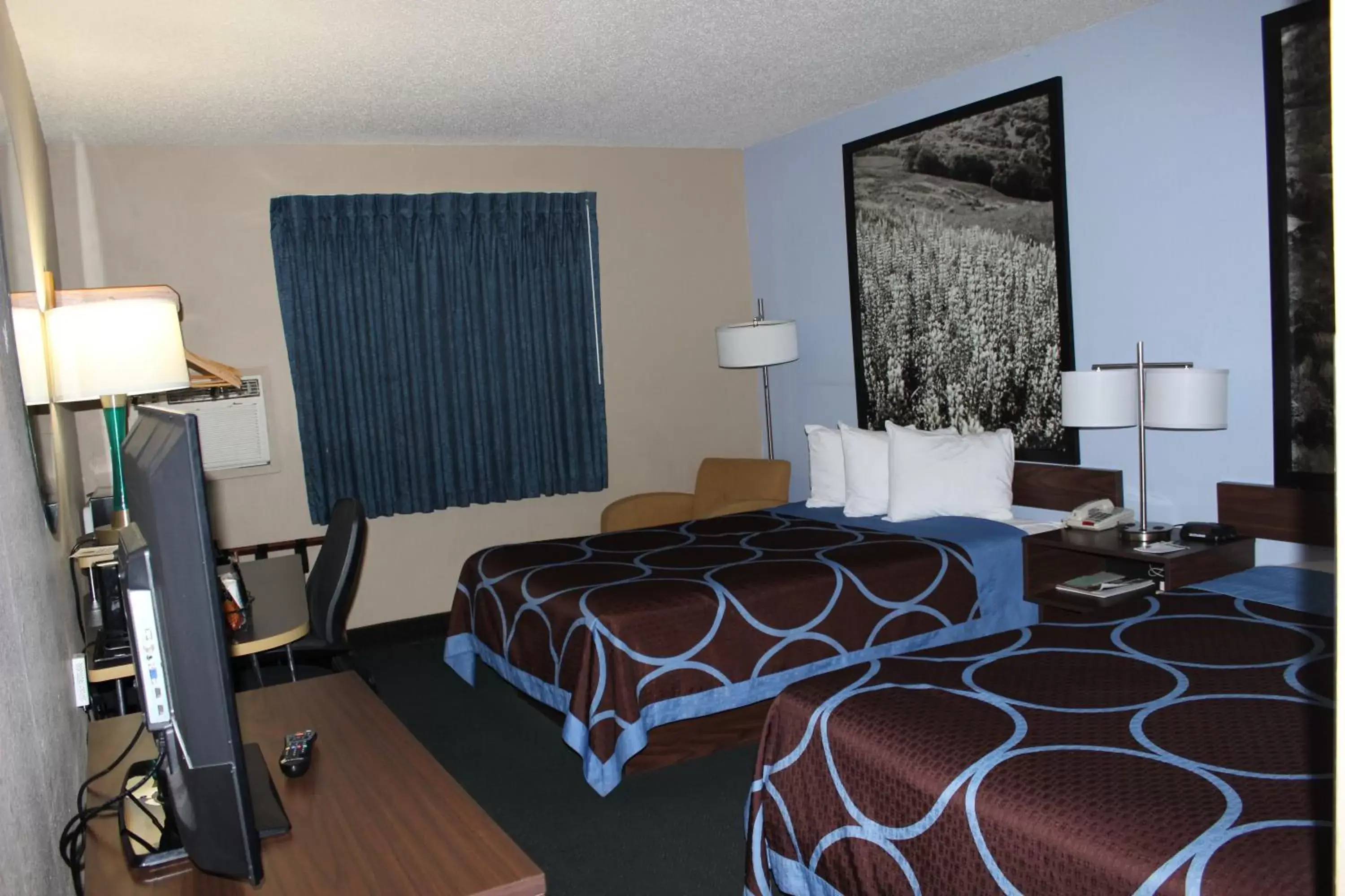 Bed in Super 8 by Wyndham Stroudsburg