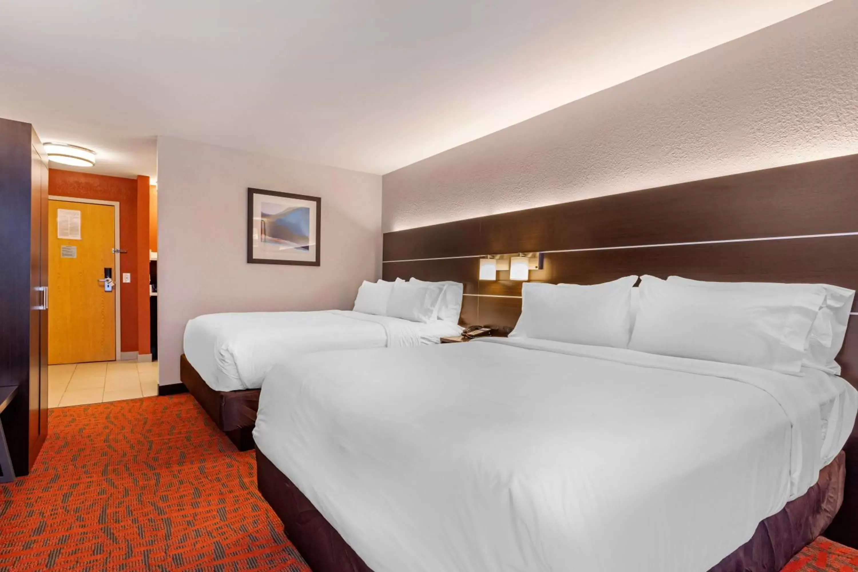 Photo of the whole room, Bed in Holiday Inn Express Metropolis, an IHG Hotel
