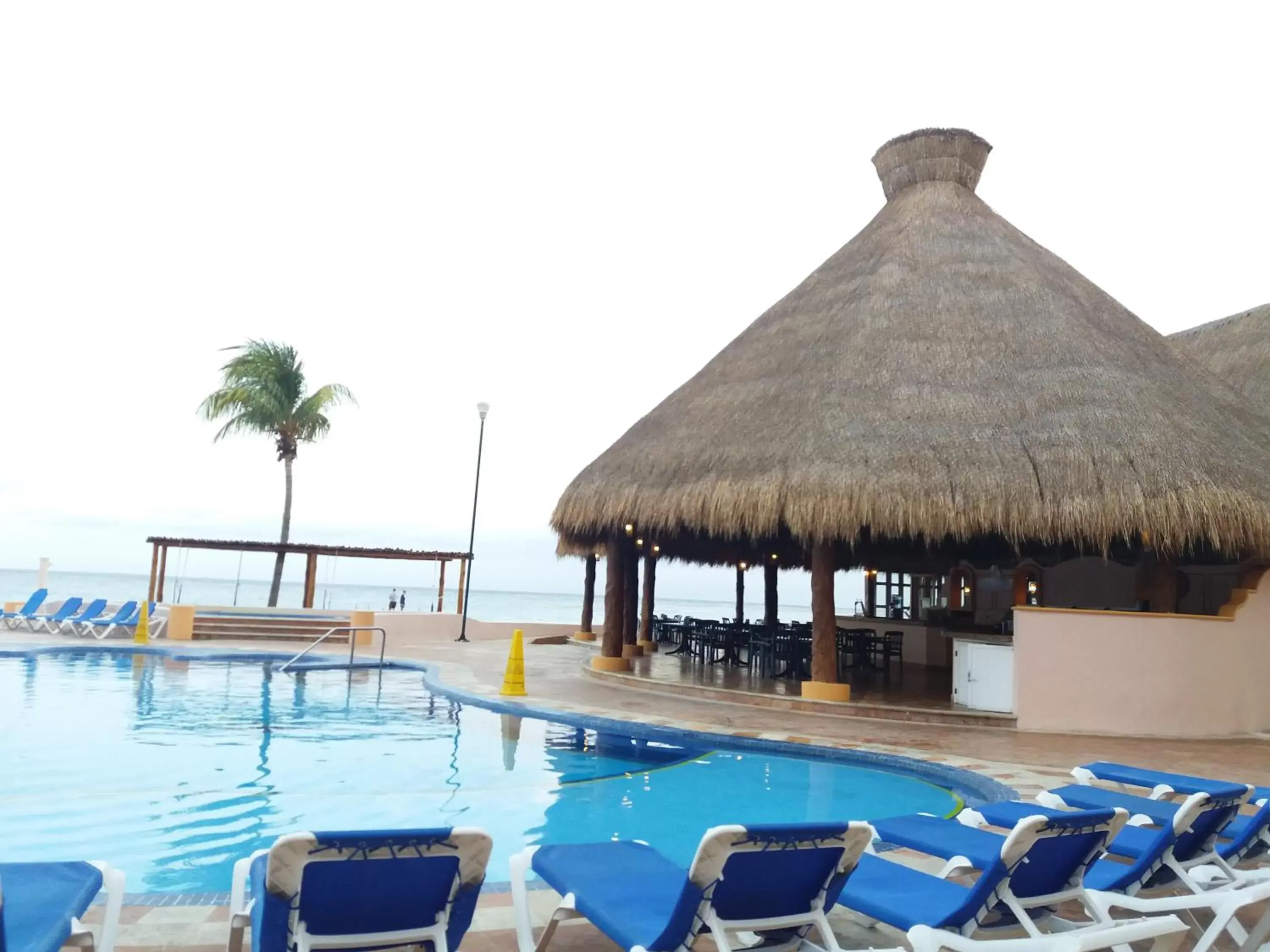 Lounge or bar, Swimming Pool in El Cozumeleño Beach Resort - All Inclusive