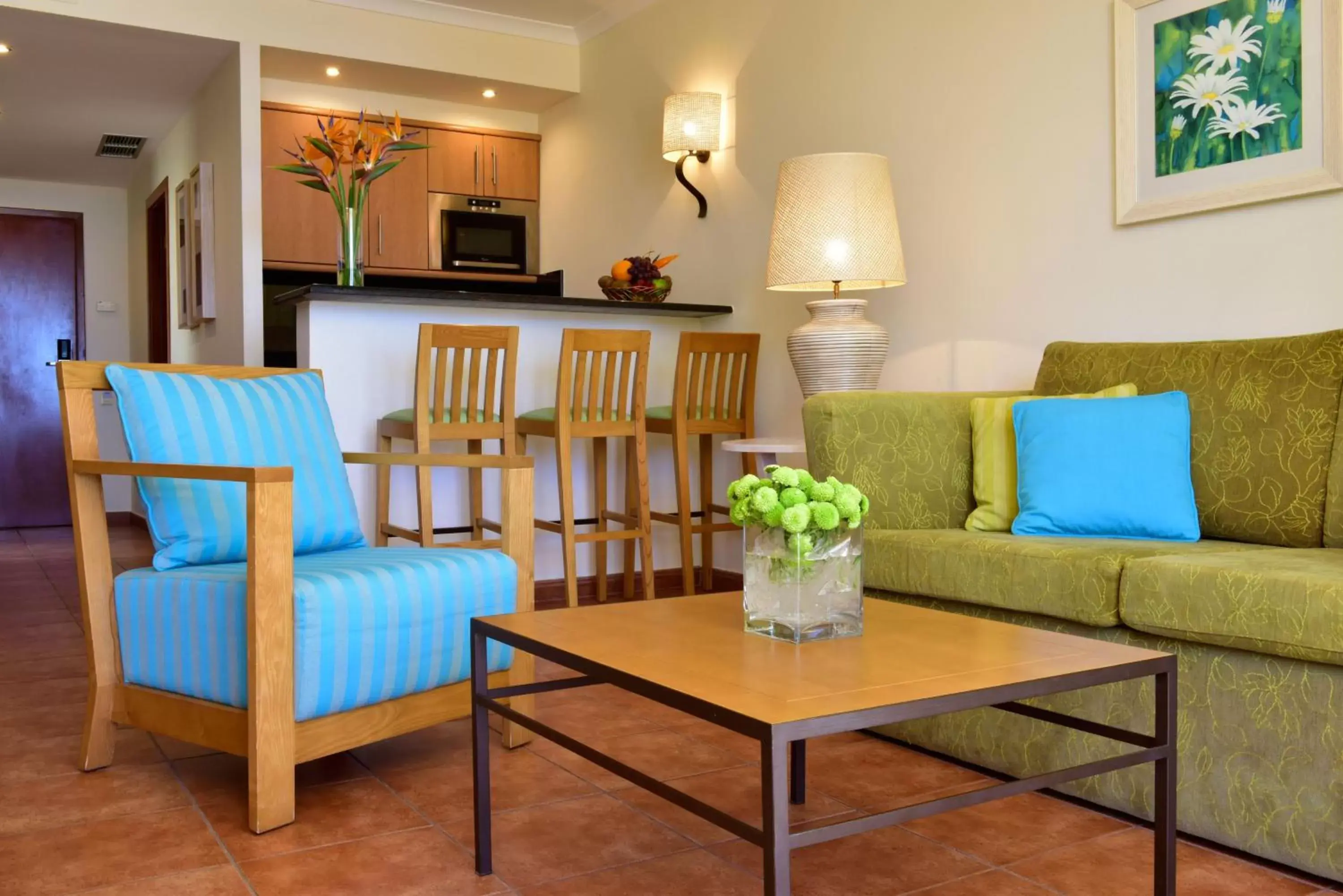 Kitchen or kitchenette, Seating Area in Pestana Viking Beach & SPA Resort