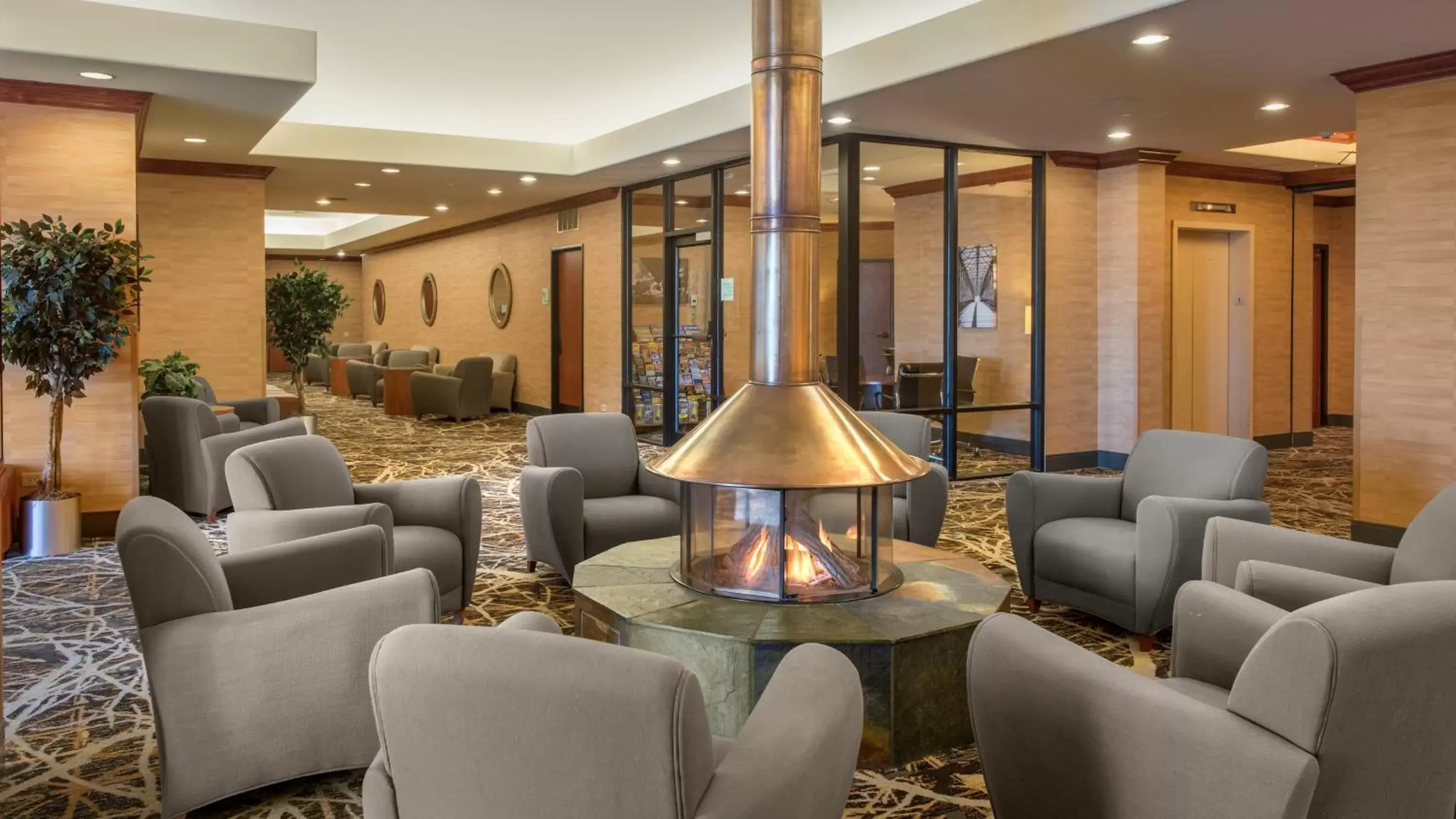 Property building, Lounge/Bar in Holiday Inn Denver Lakewood, an IHG Hotel