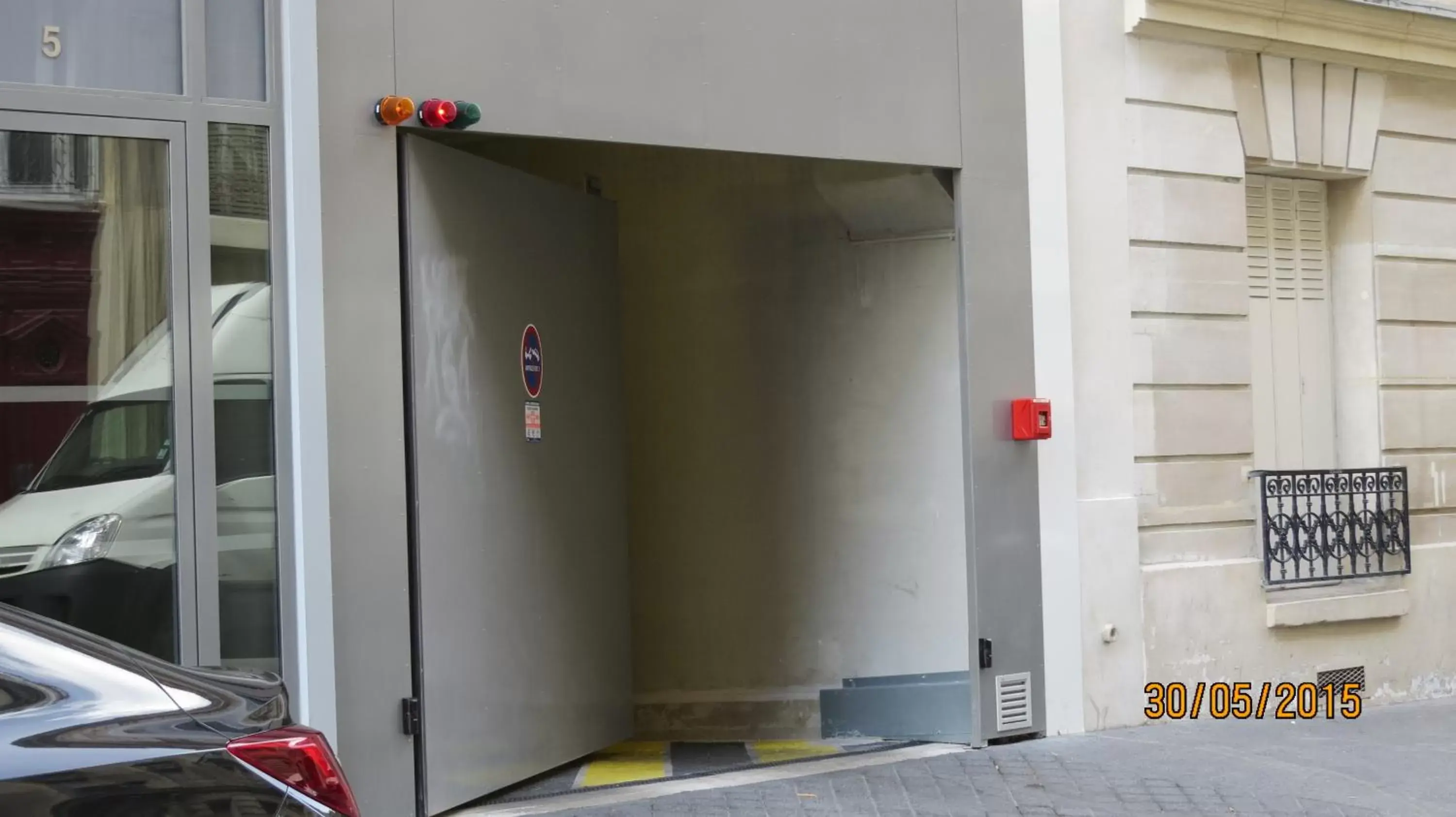 Facade/entrance in Hôtel de Bellevue Paris Gare du Nord Facade/entrance in Hôtel de Bellevue Paris Gare du Nord