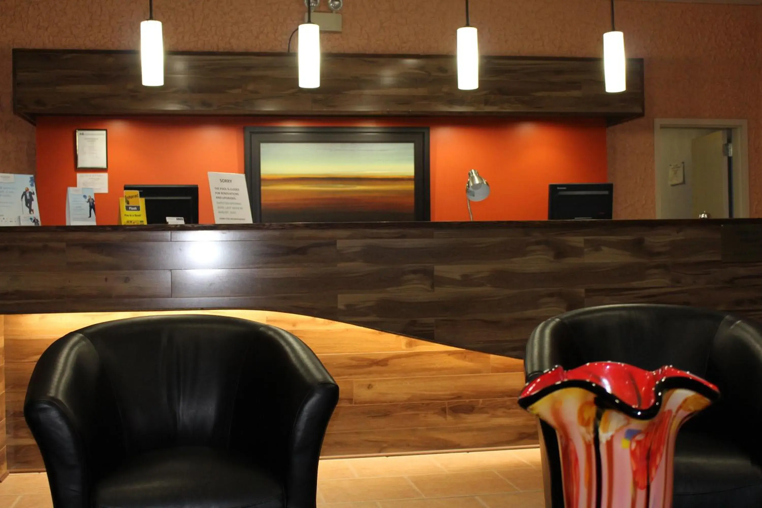 Seating area, Lobby/Reception in Travelodge by Wyndham Swift Current