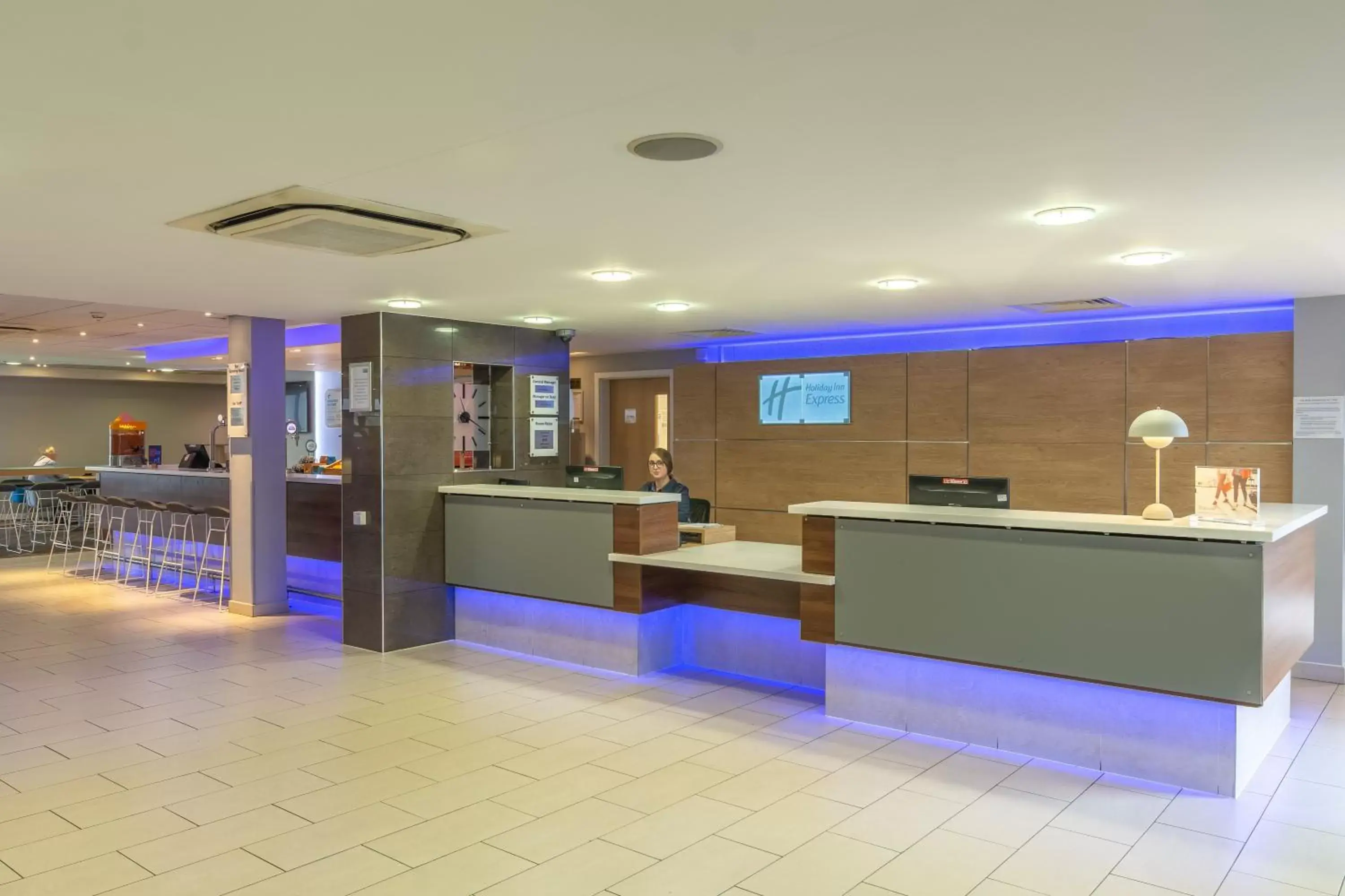 Property building, Lobby/Reception in Holiday Inn Express Kettering, an IHG Hotel