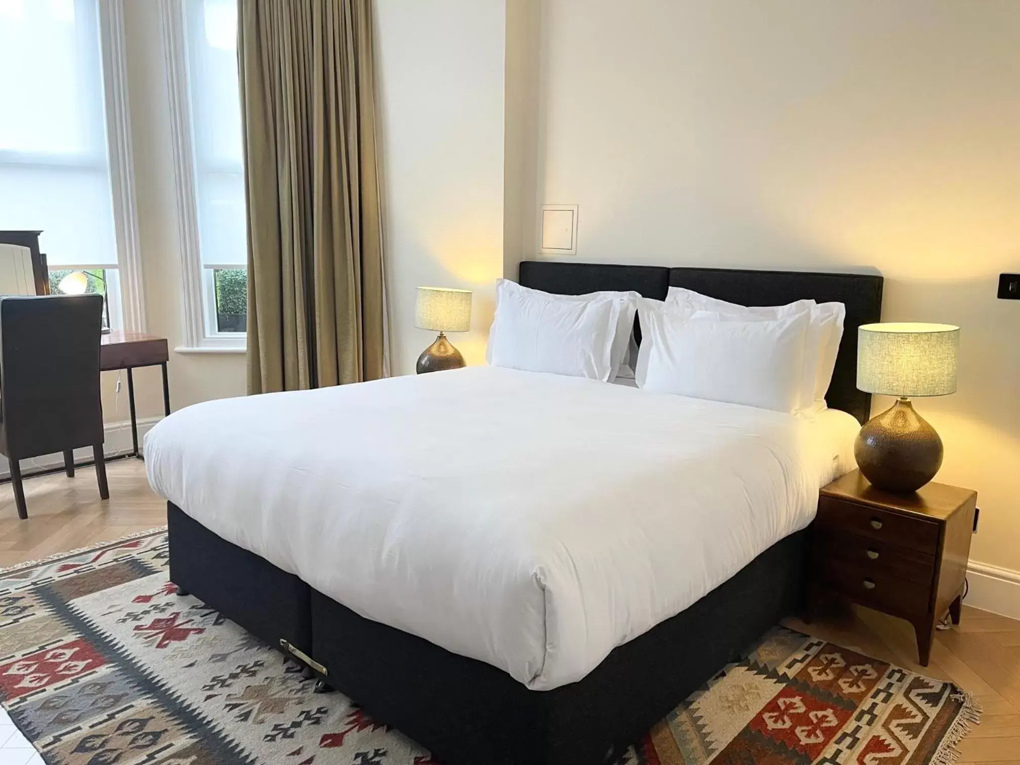 Bedroom, Bed in Glenlyn Hotel & Apartments