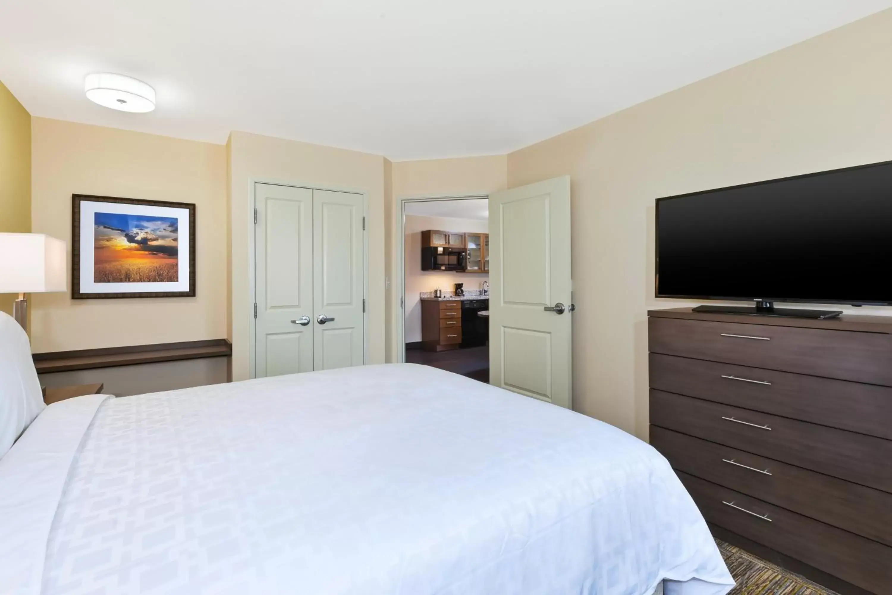 Photo of the whole room, Bed in Candlewood Suites Louisville - NE Downtown Area, an IHG Hotel