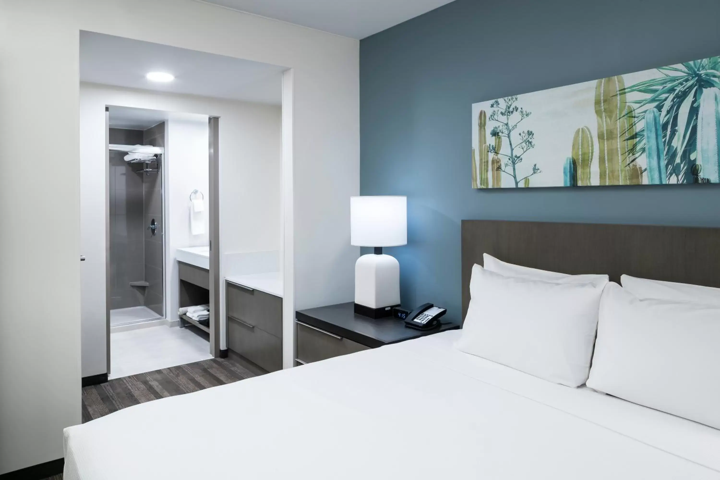 Photo of the whole room, Bed in Hyatt House Tempe Phoenix University Photo of the whole room, Bed in Hyatt House Tempe Phoenix University