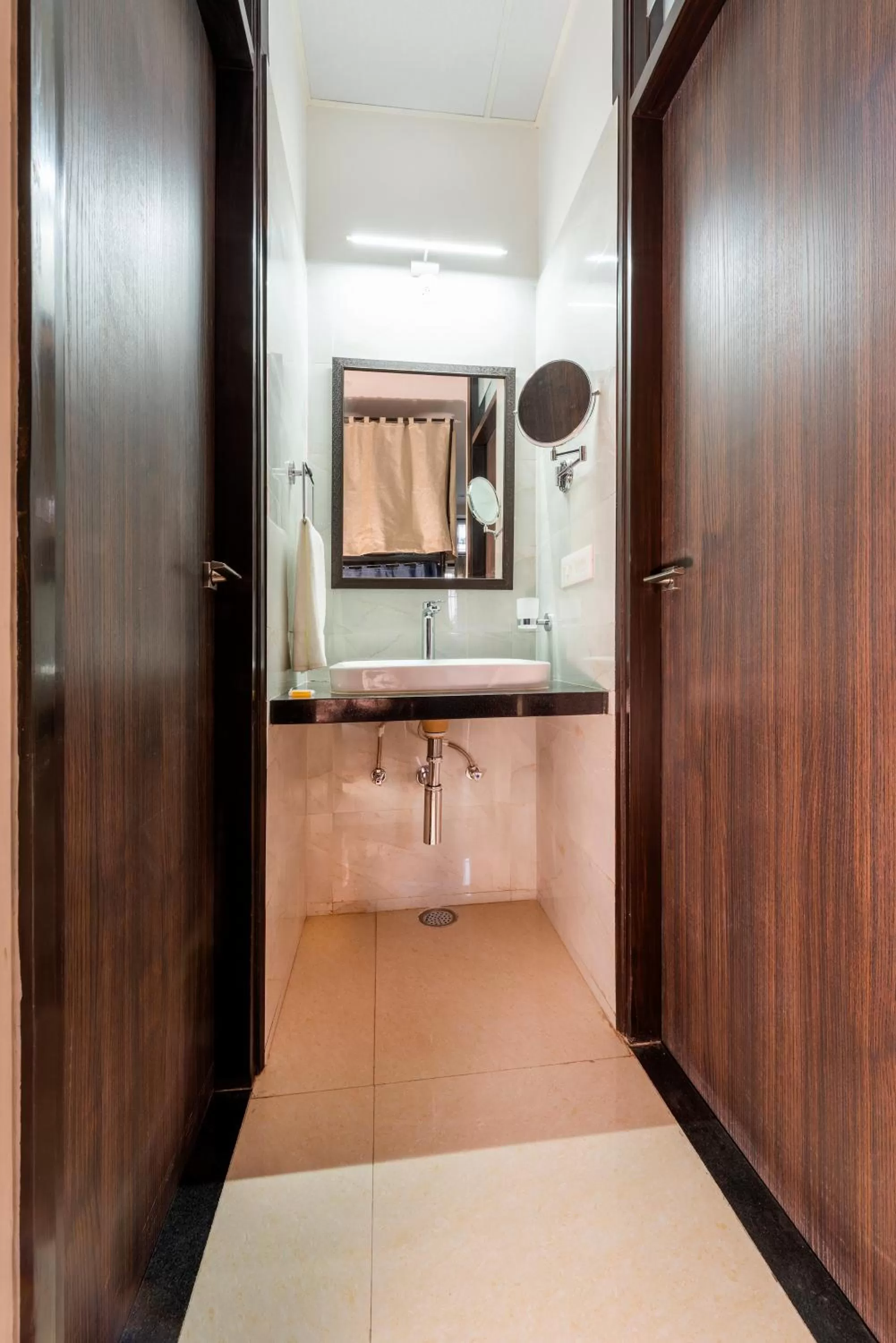 Bathroom in House of Backpackers