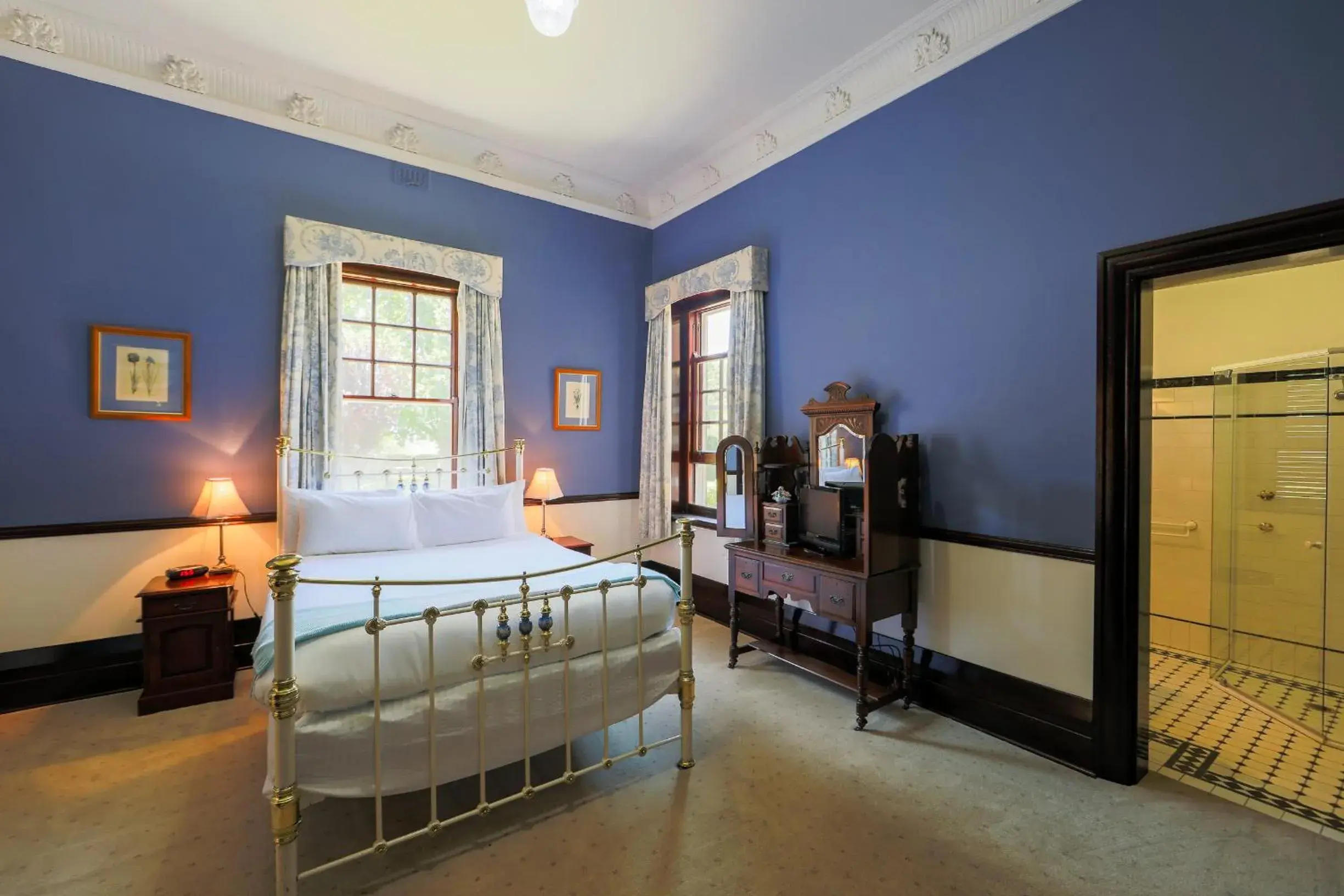 Bed in Petersons Armidale Winery and Guesthouse