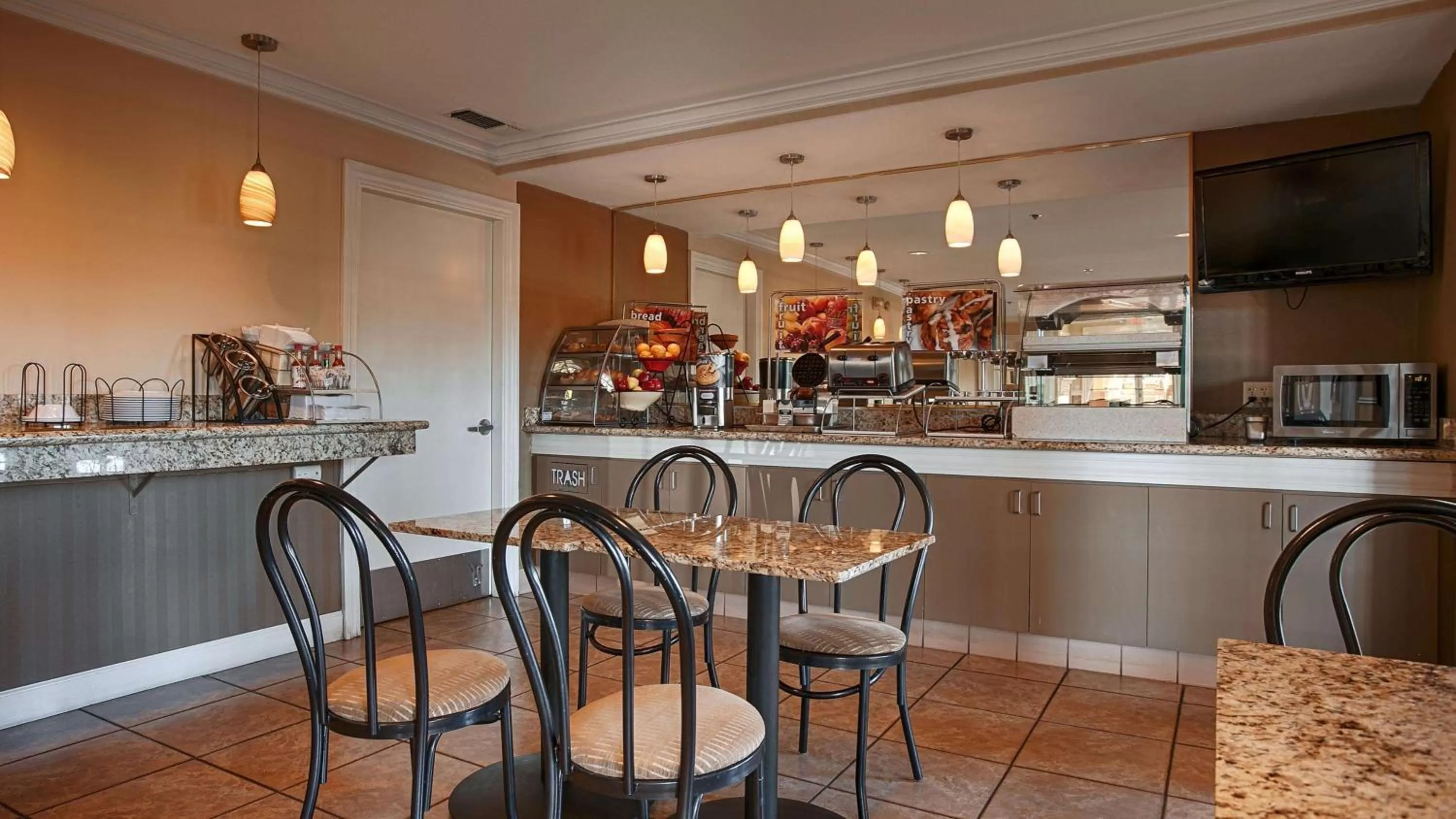 Restaurant/places to eat in Best Western Yuba City Inn