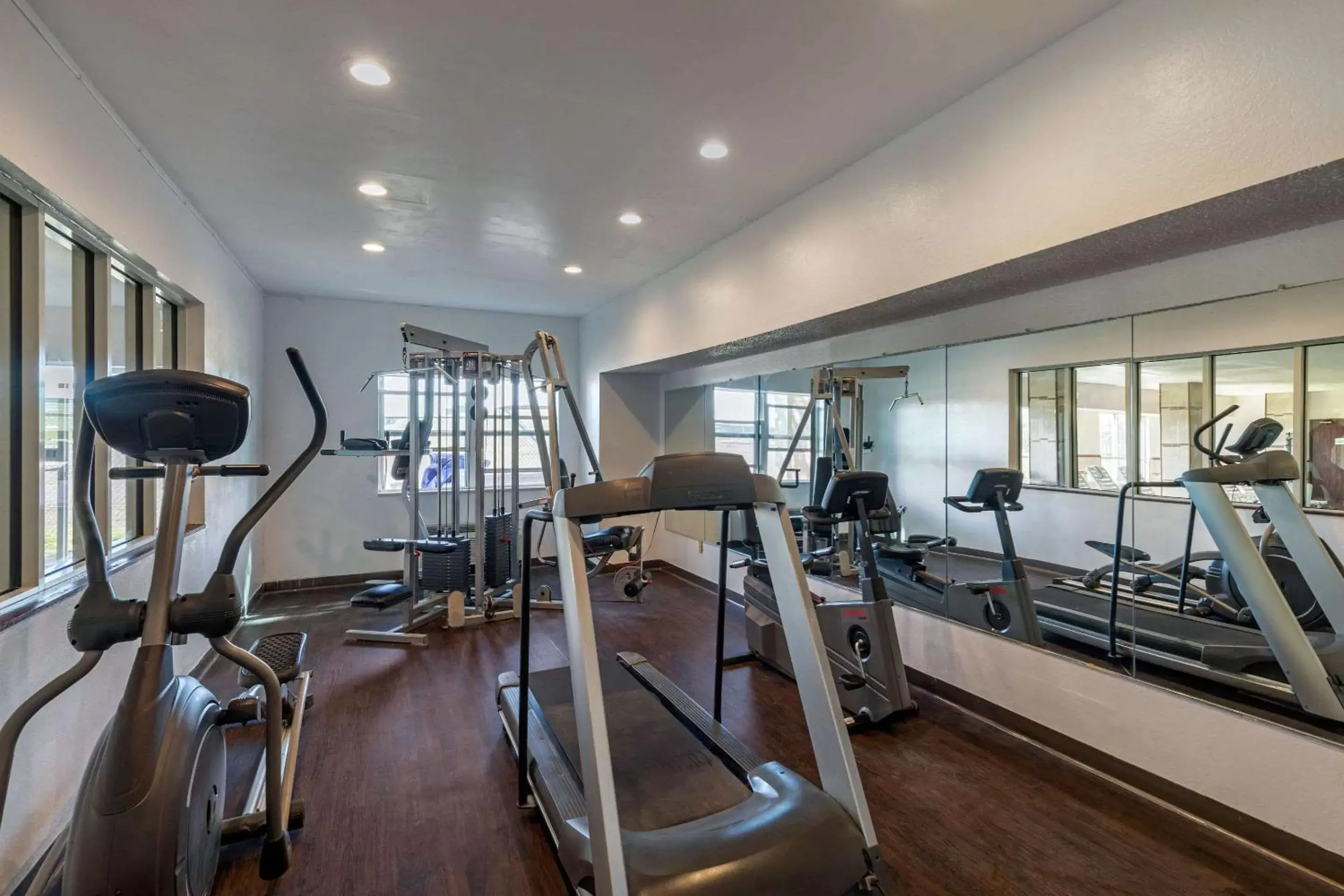 Fitness centre/facilities, Fitness Center/Facilities in Quality Suites Addison-Dallas