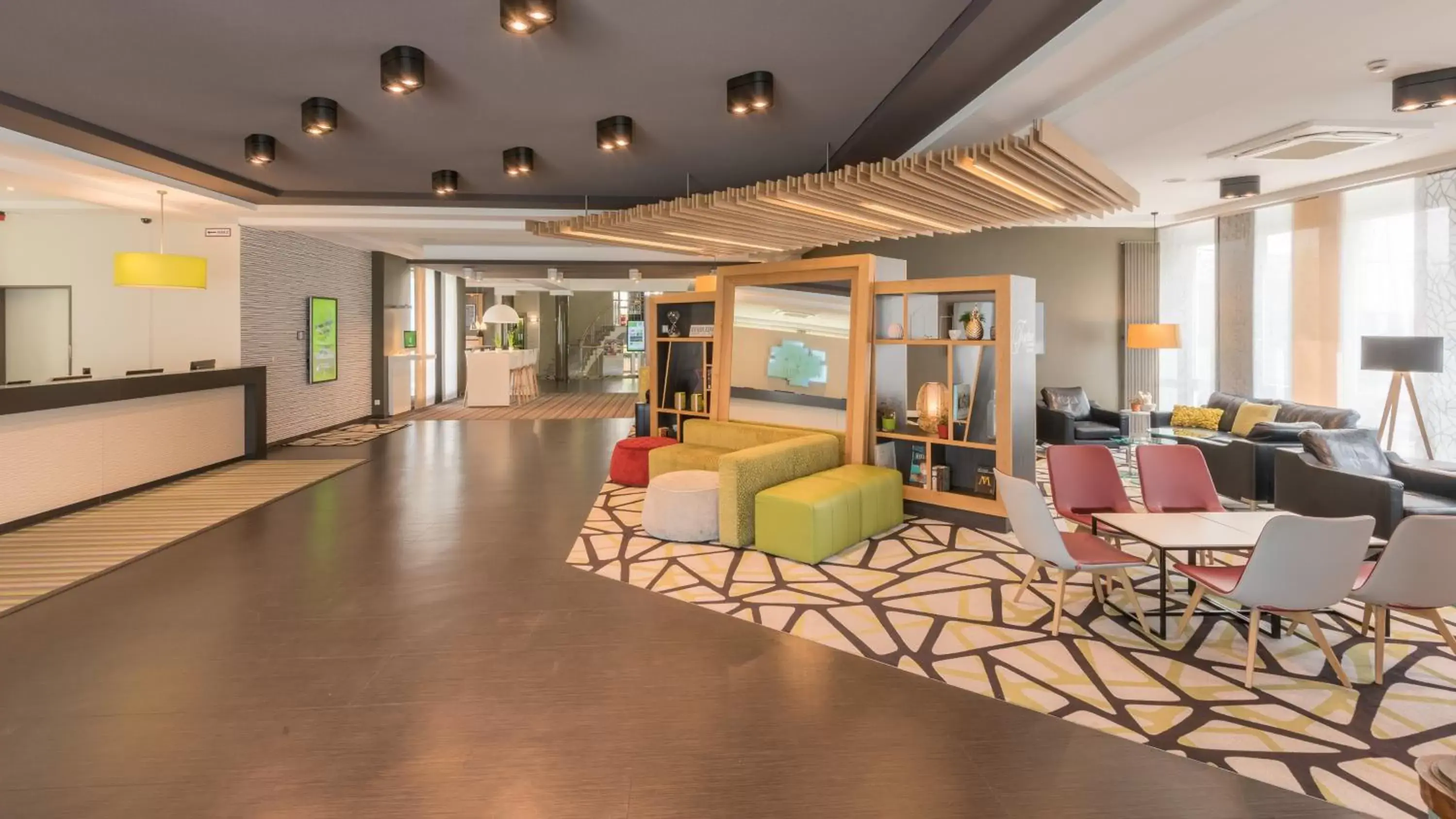 Property building, Lobby/Reception in Holiday Inn Munich Unterhaching, an IHG Hotel