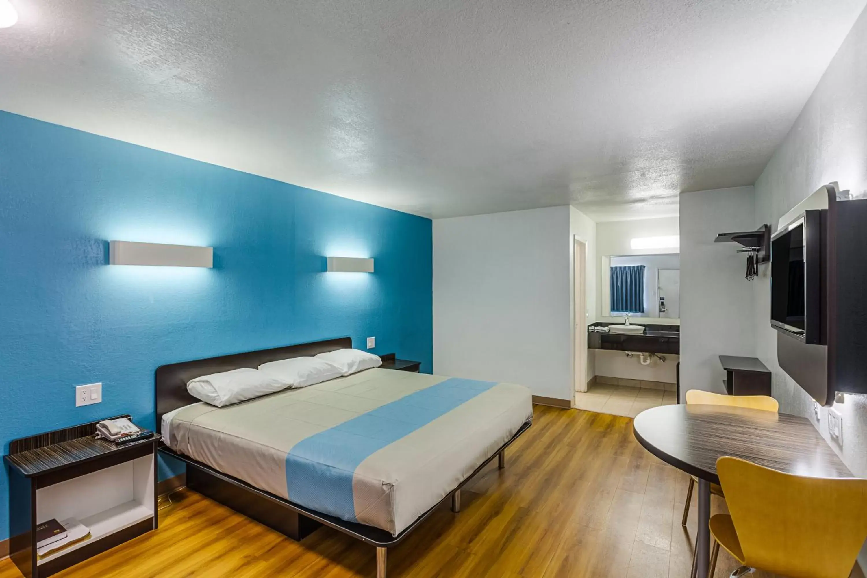 Bedroom in Motel 6-Fort Worth, TX - Convention Center